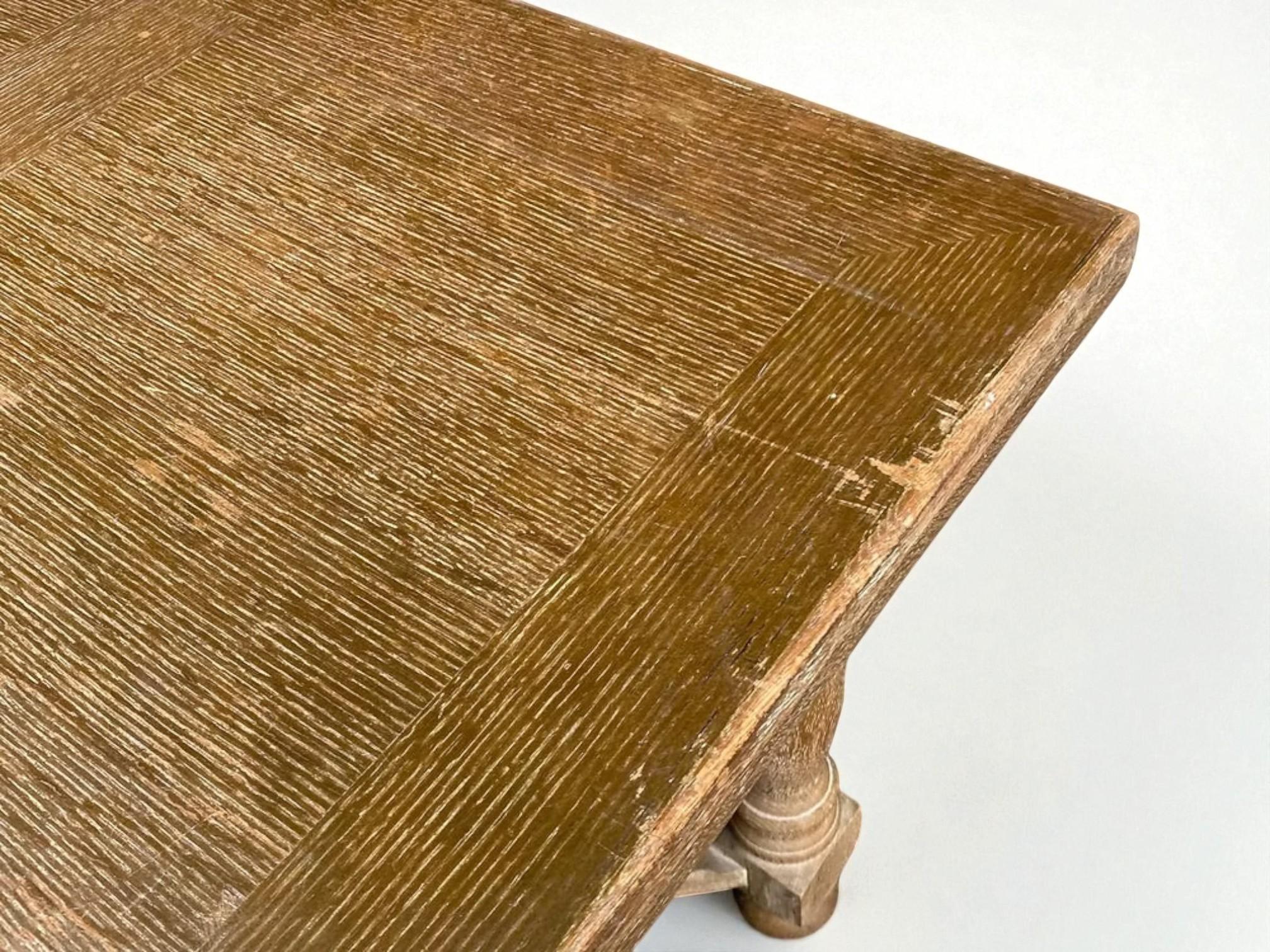 Metà del XX secolo  Oak massiccio  Francia in vendita 2