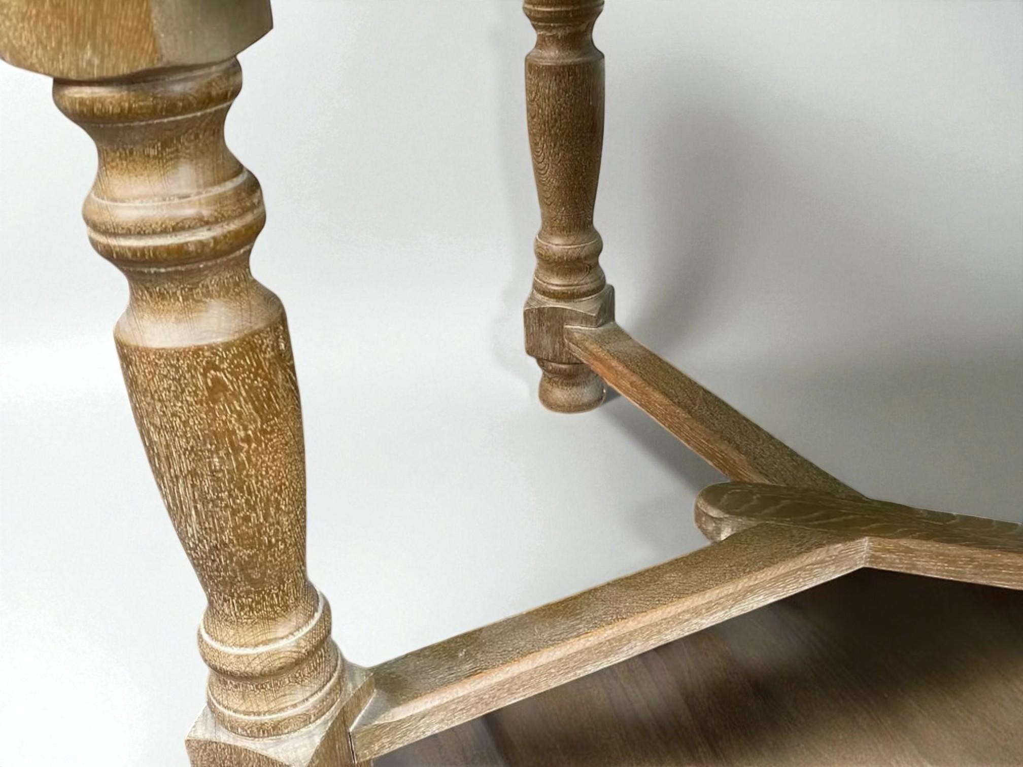 Metà del XX secolo  Oak massiccio  Francia in vendita 3