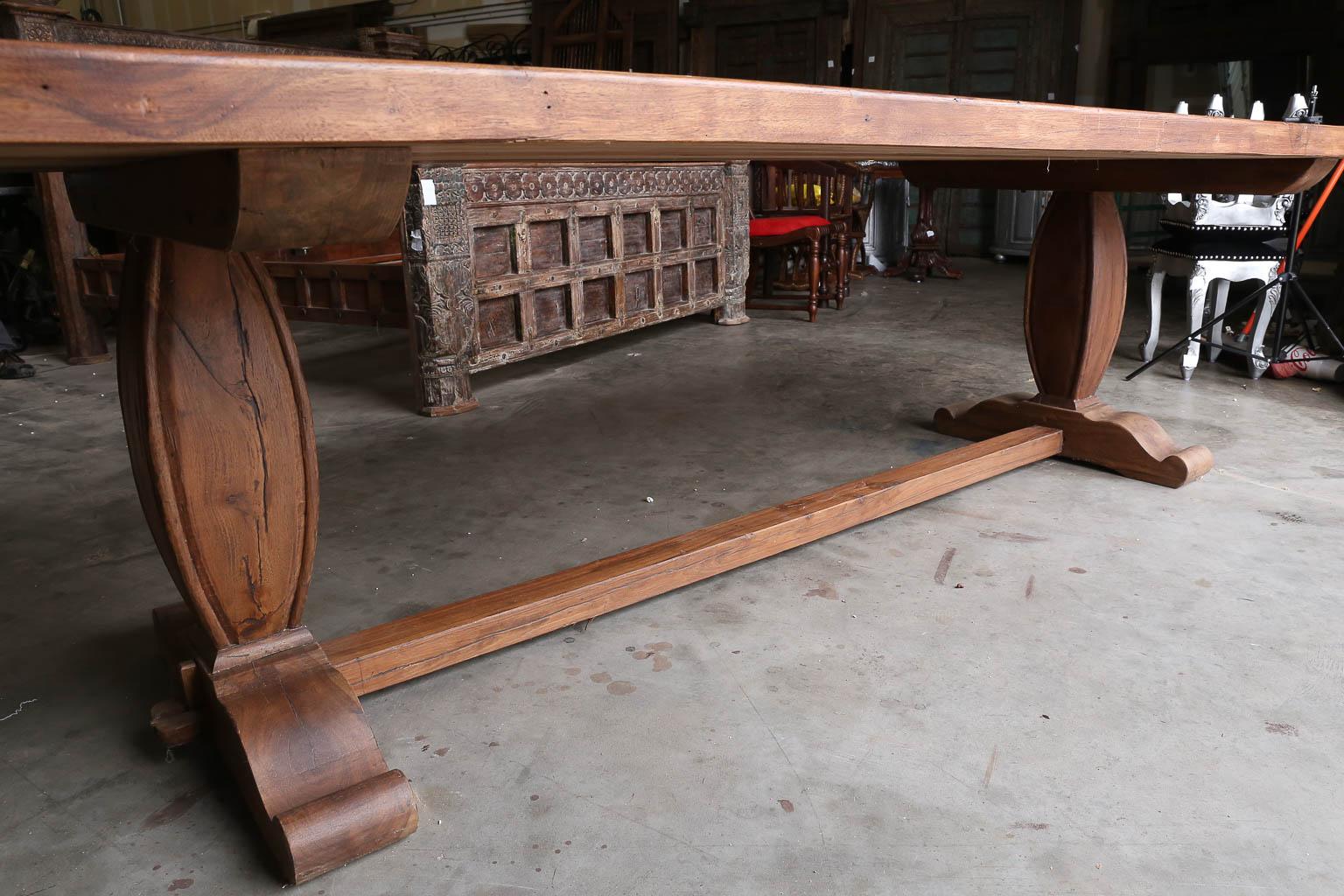 Early 20th Century Solid Teak Wood British Colonial Classic Dining Table For Sale 4