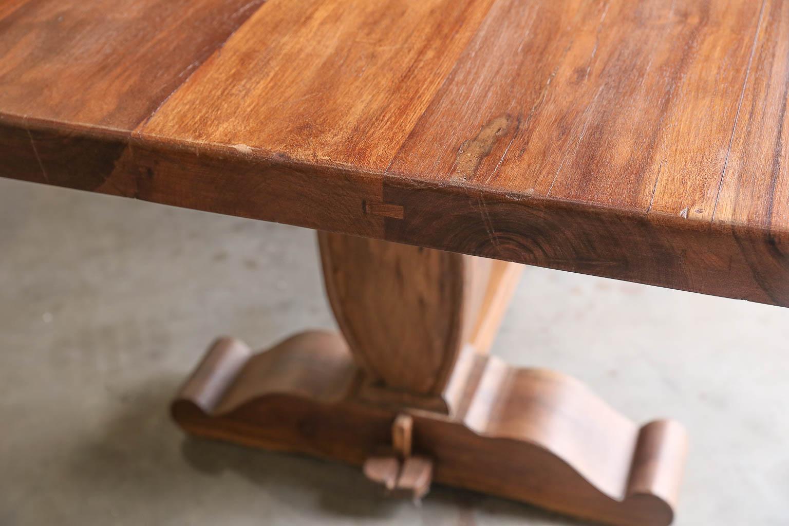 Indian Early 20th Century Solid Teak Wood British Colonial Classic Dining Table For Sale