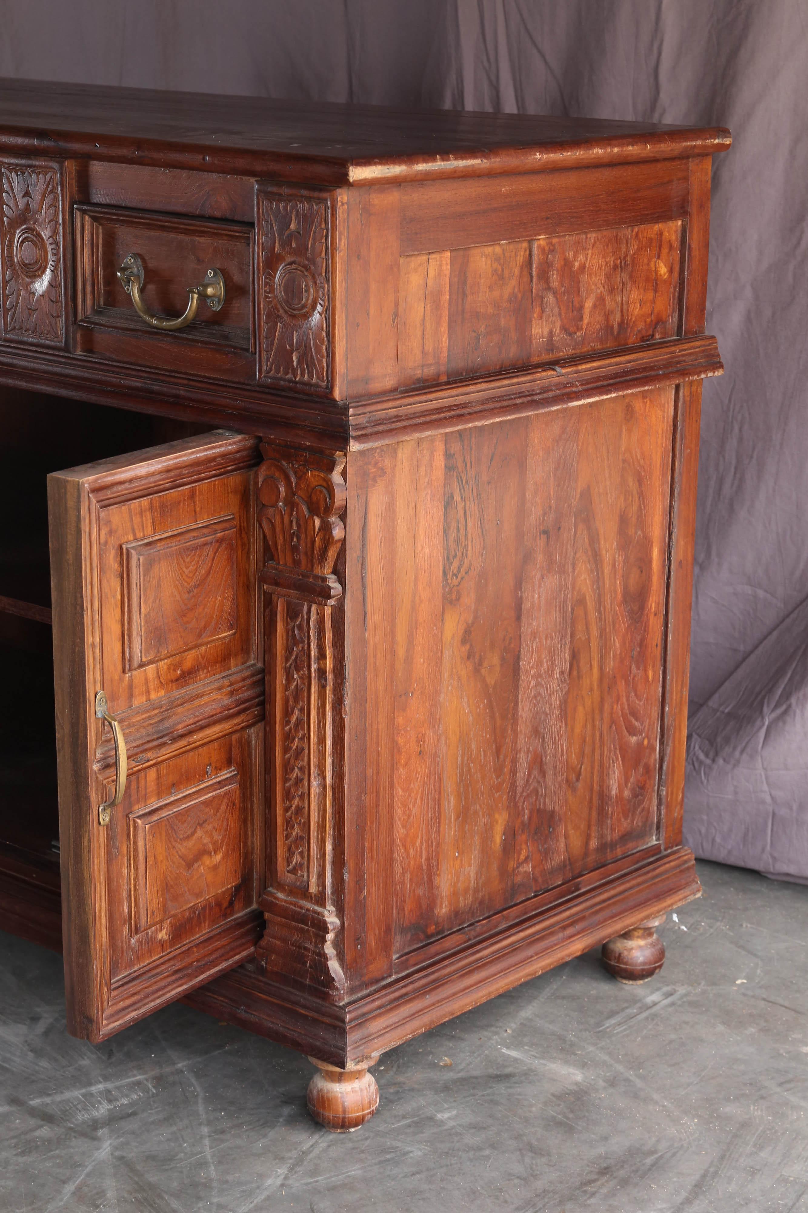 Early 20th Century Solid Teak Wood French Colonial Carved Entry Hall Credenza In Excellent Condition In Houston, TX
