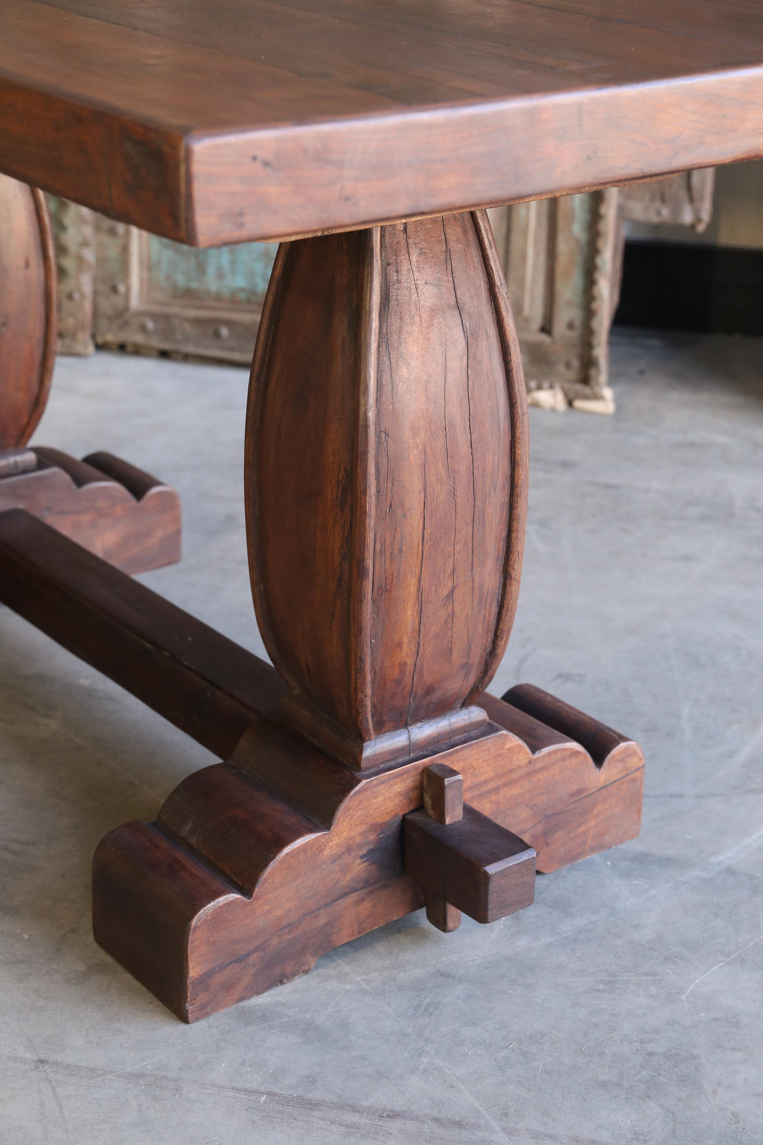 The thick, thick solid teak wood top pedestal table was custom made for a European settler in the Coramandel coast in eastern India. This was made when teak wood was plentiful and the craftsmen had time to create a classic furniture. This elegant