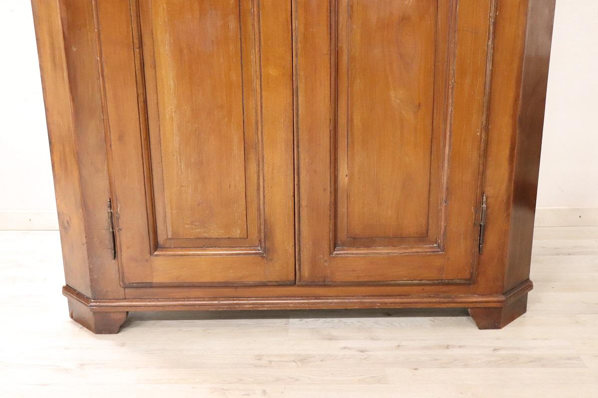 Early 20th Century  Solid Walnut Corner Cupboard or Corner Cabinet For Sale 6