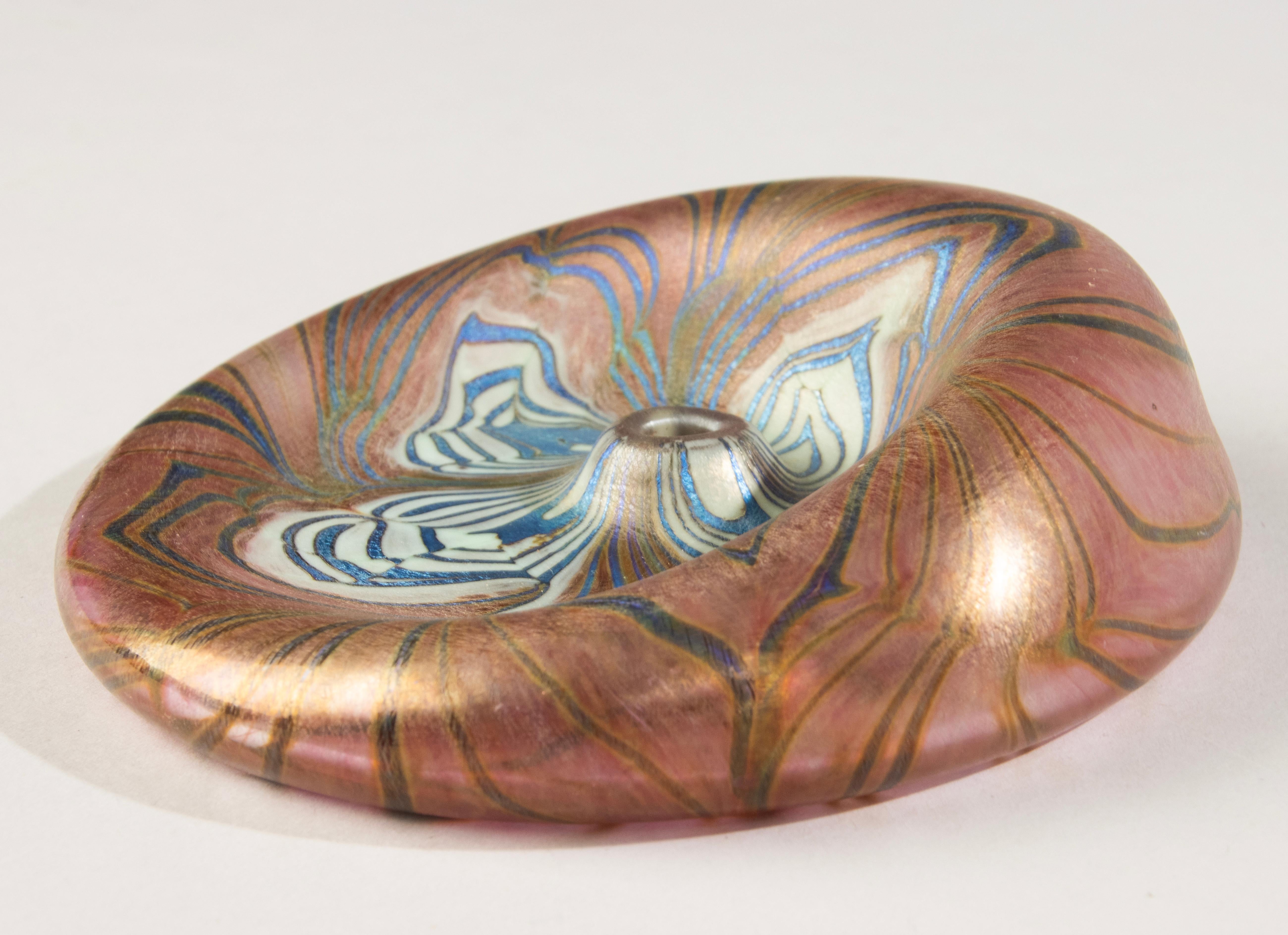 Early 20th Century Soliflore Vase - Art Nouveau Iridescent Glas In Good Condition For Sale In Casteren, Noord-Brabant