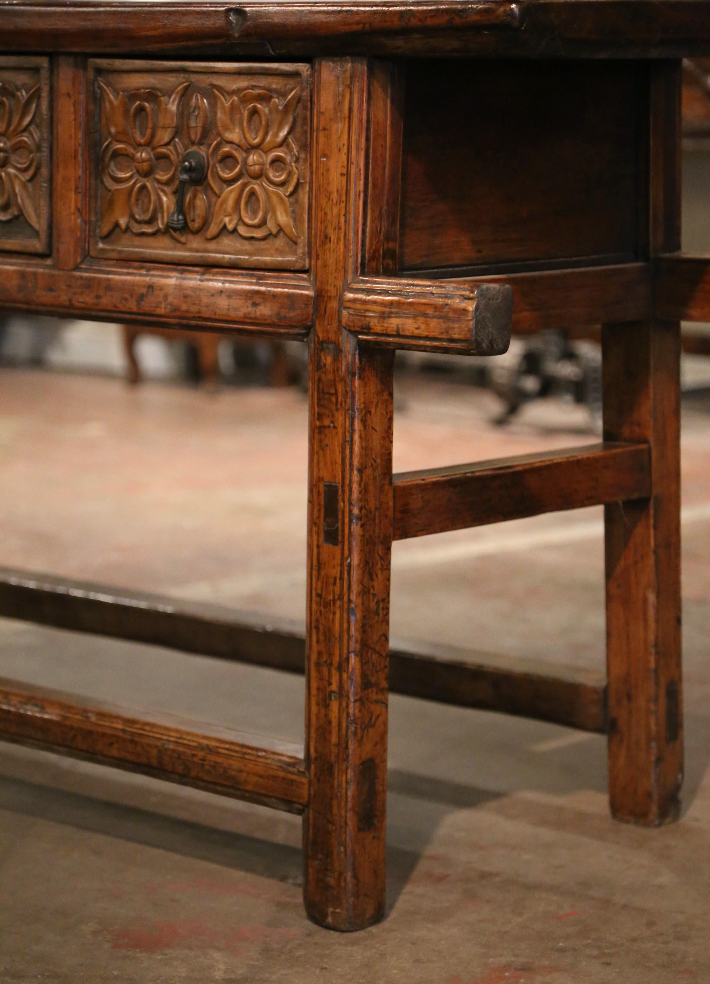 Table console à trois tiroirs en pin et en chêne, début du 20e siècle, de style baroque espagnol en vente 2