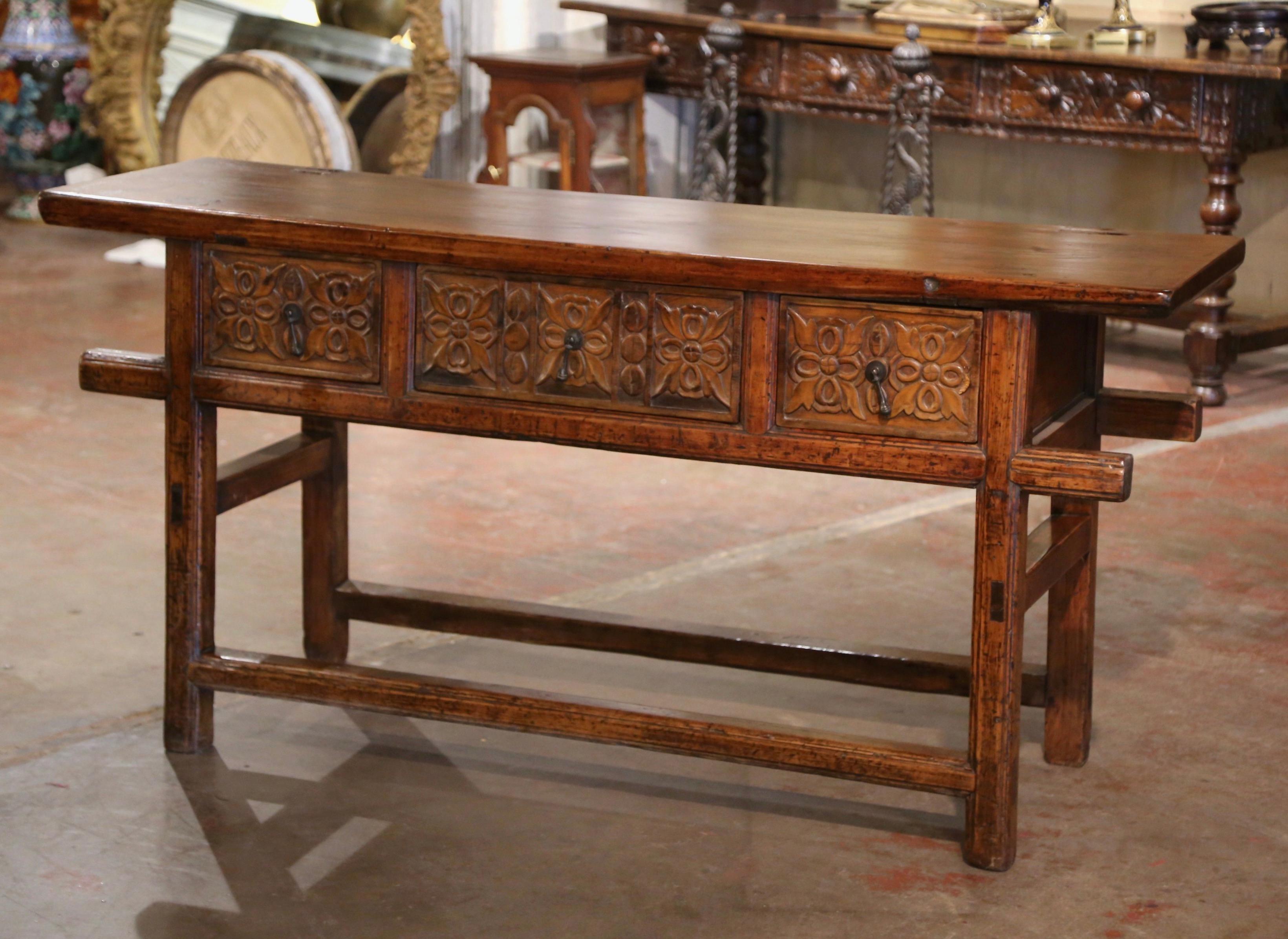 Early 20th Century Spanish Baroque Carved Pine & Oak Three-Drawer Console Table For Sale 1
