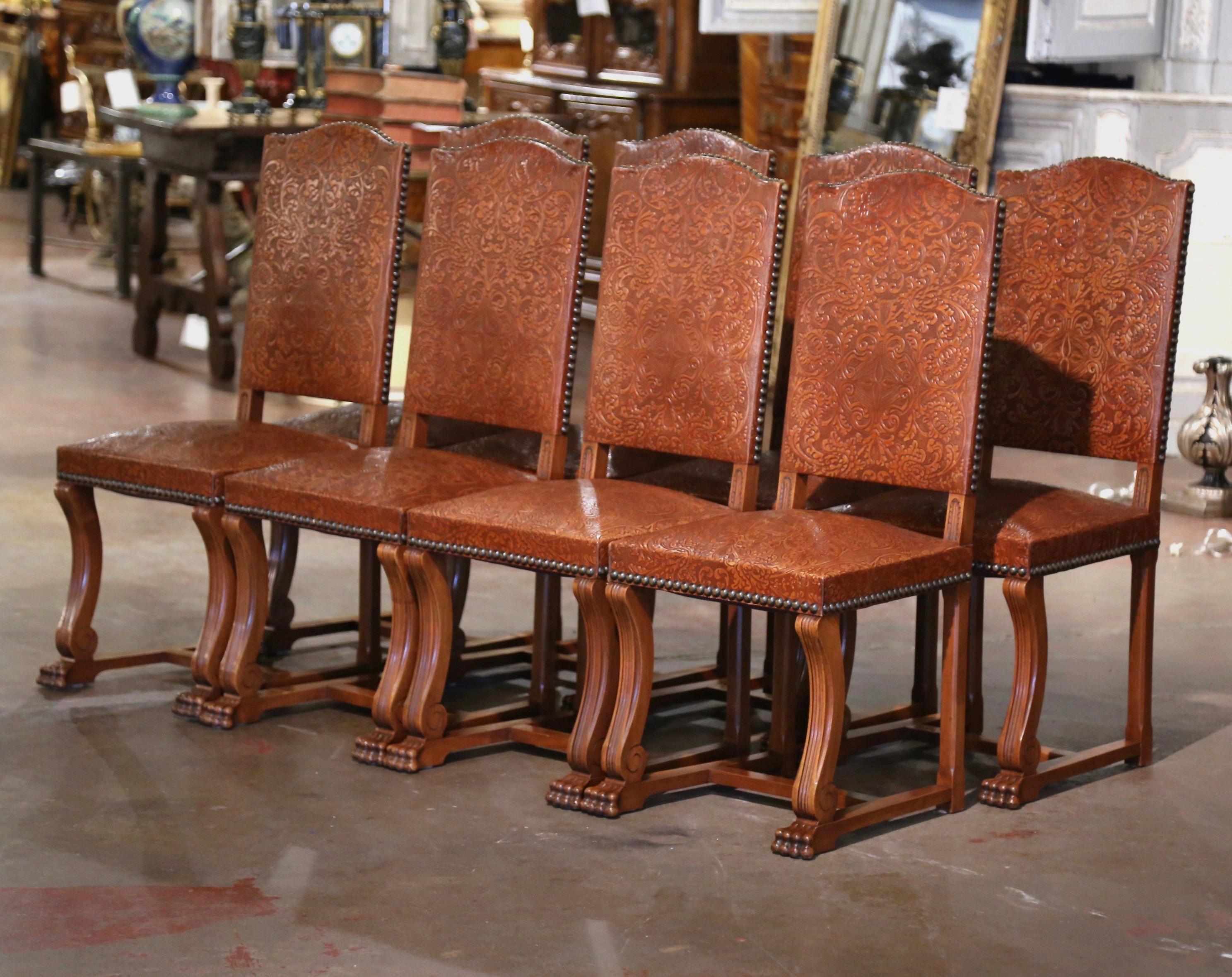 Chaises baroques espagnoles du début du 20e siècle en noyer sculpté et cuir, ensemble de 8 chaises en vente 2
