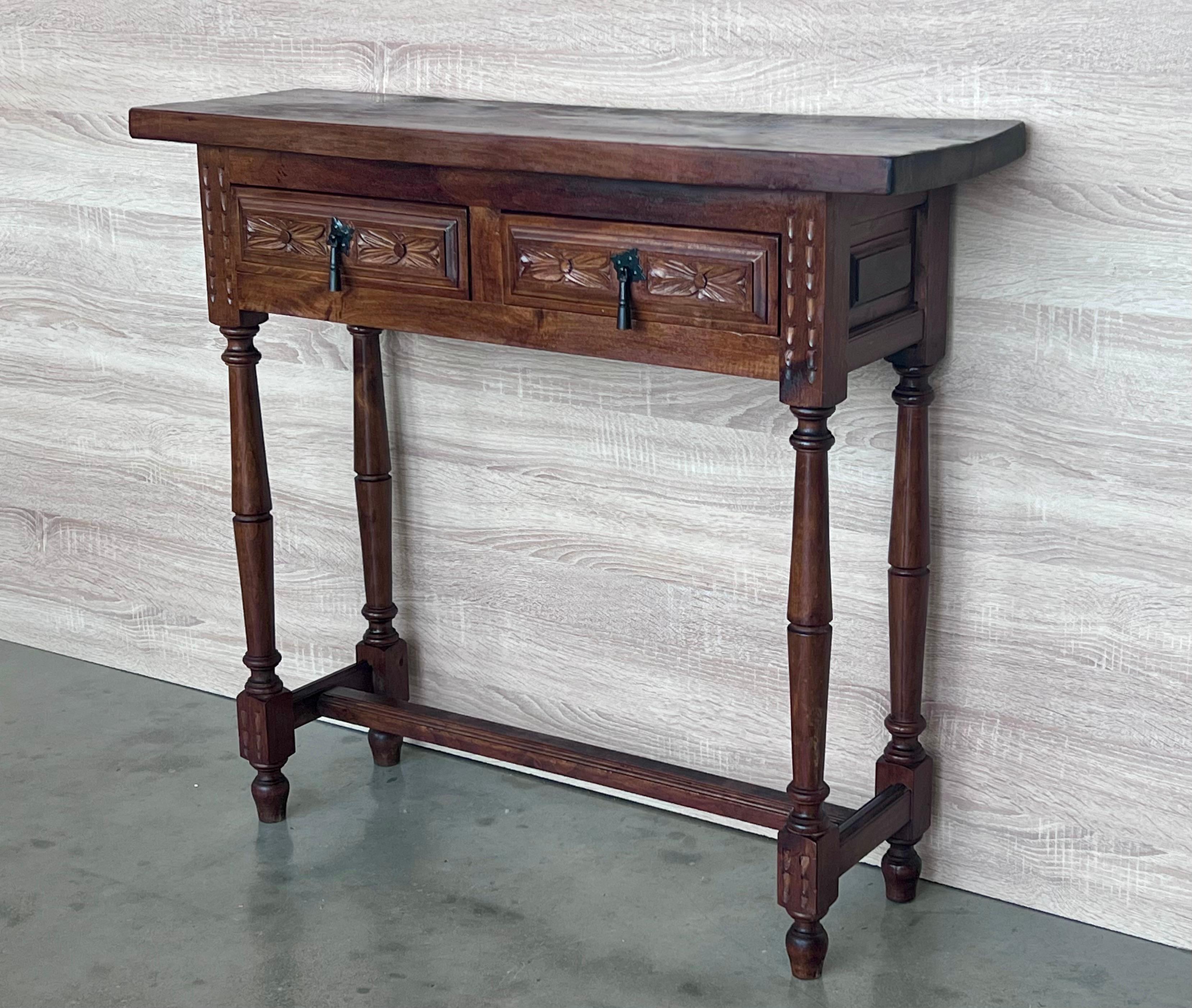 Early 20th Century Spanish Carved Console Table with Fluted Legs In Good Condition In Miami, FL