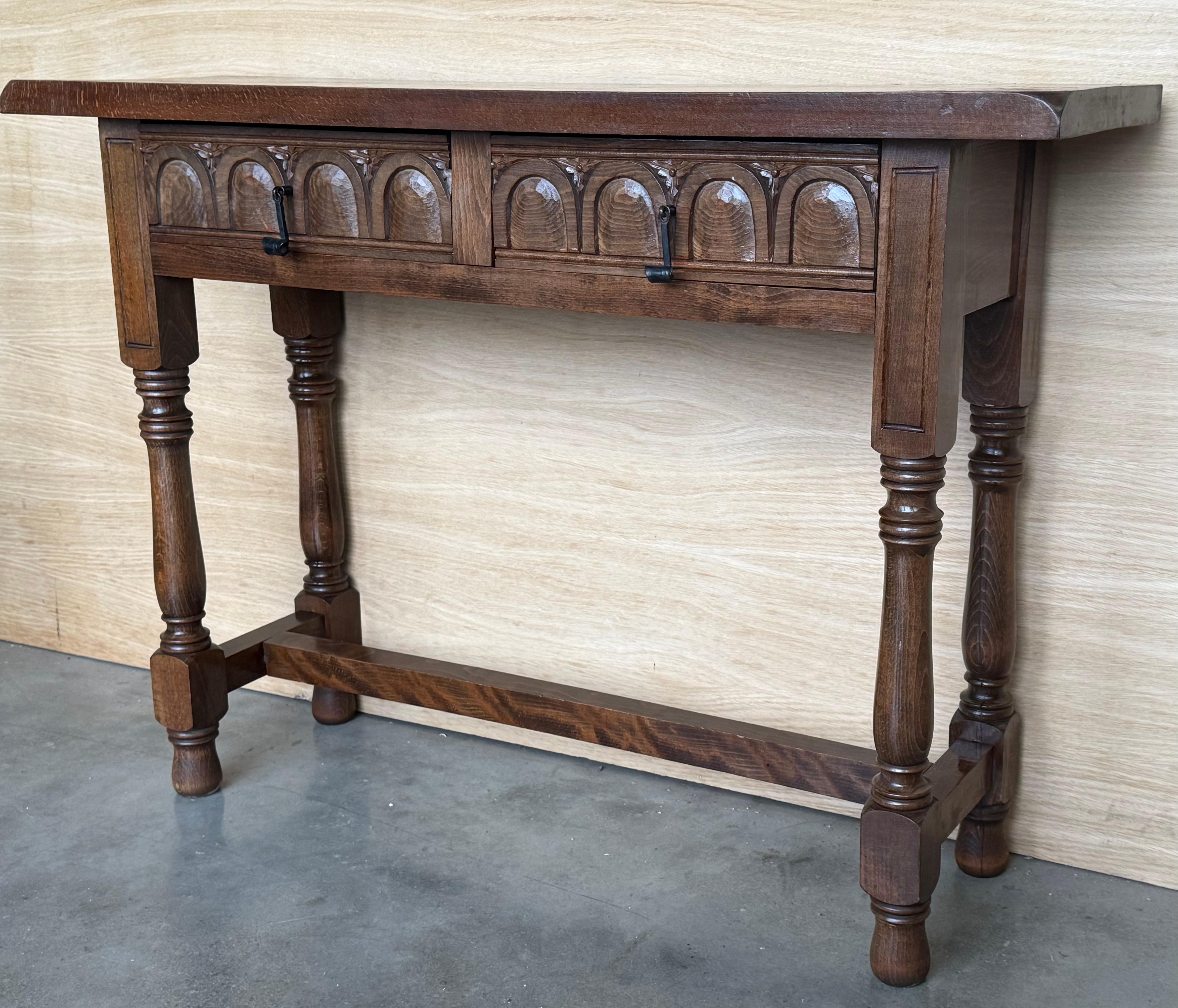 Early 20th Century Spanish Carved Console Table with Fluted Legs In Good Condition For Sale In Miami, FL