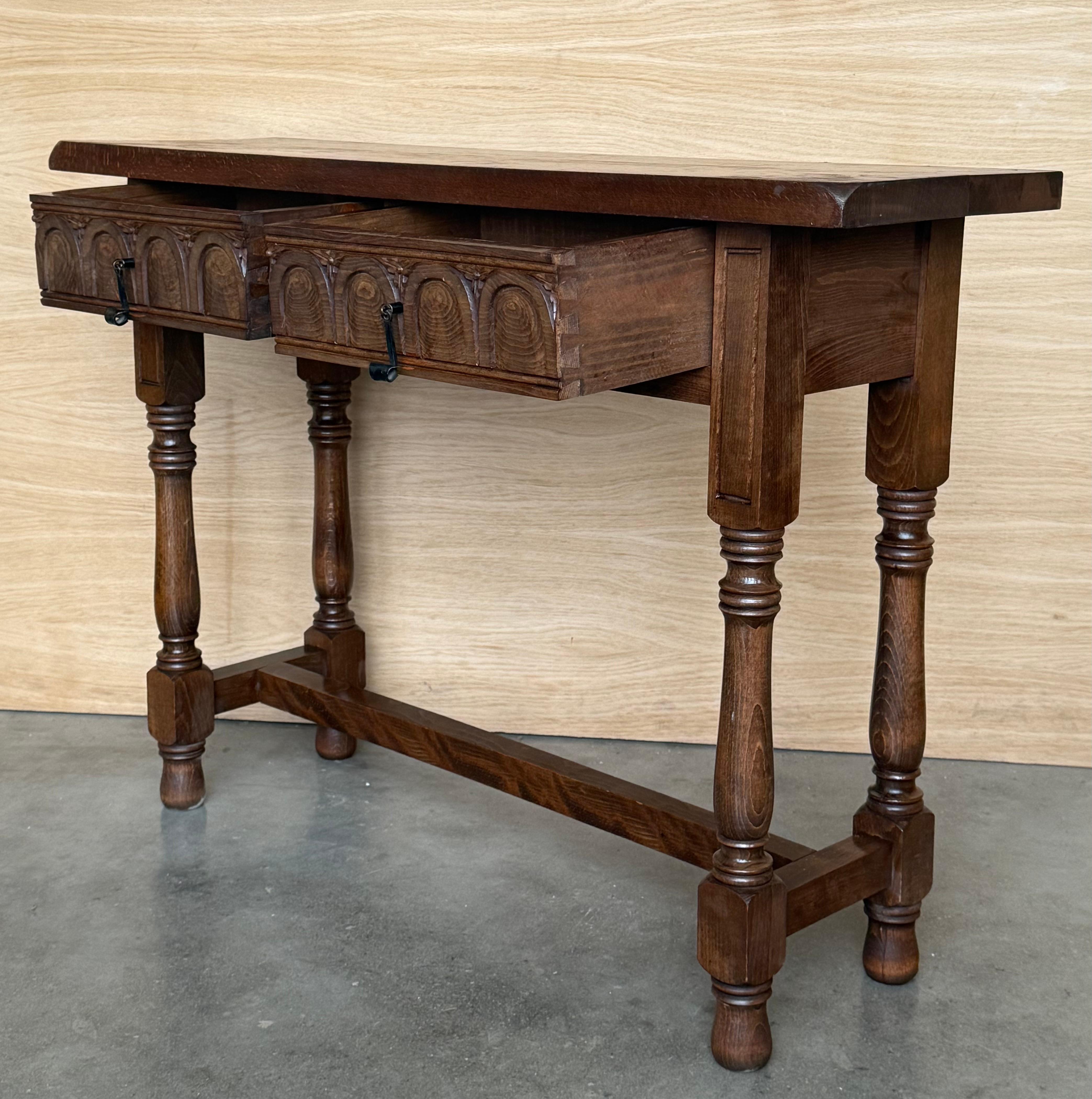 Early 20th Century Spanish Carved Console Table with Fluted Legs For Sale 1