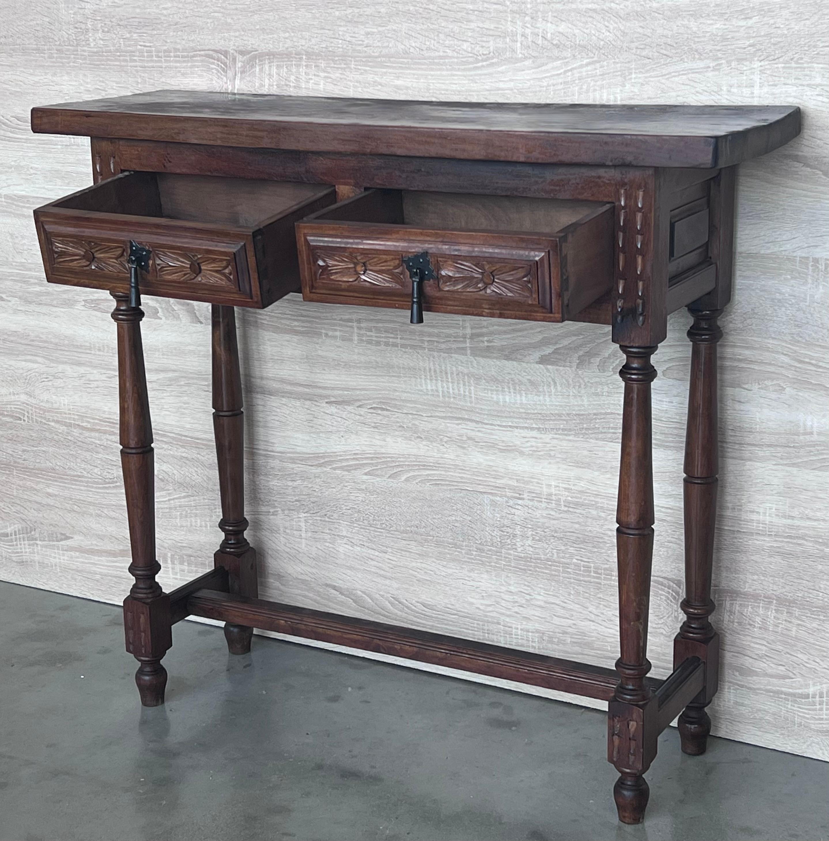 Early 20th Century Spanish Carved Console Table with Fluted Legs 3