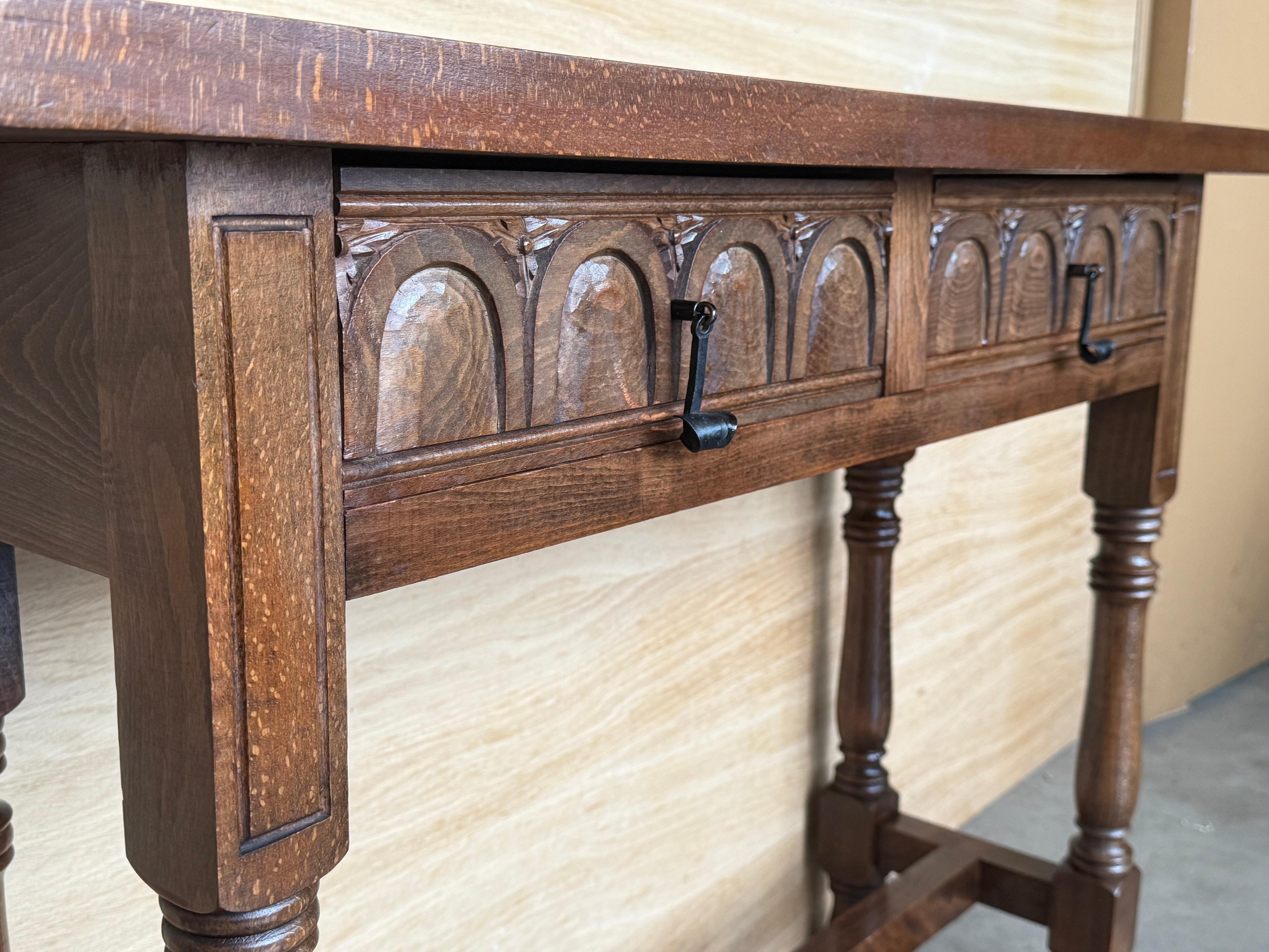 Early 20th Century Spanish Carved Console Table with Fluted Legs For Sale 3