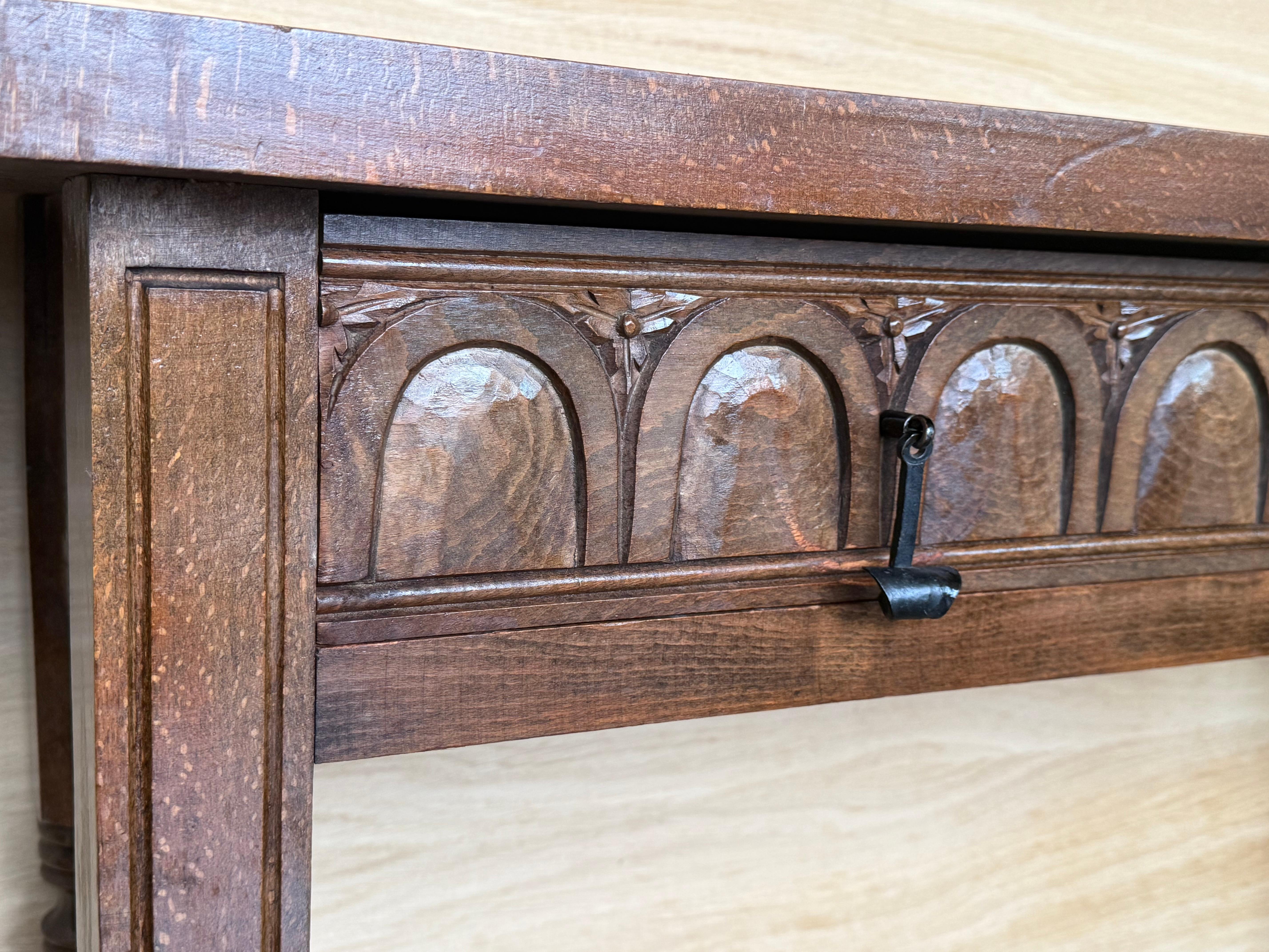 Early 20th Century Spanish Carved Console Table with Fluted Legs For Sale 4