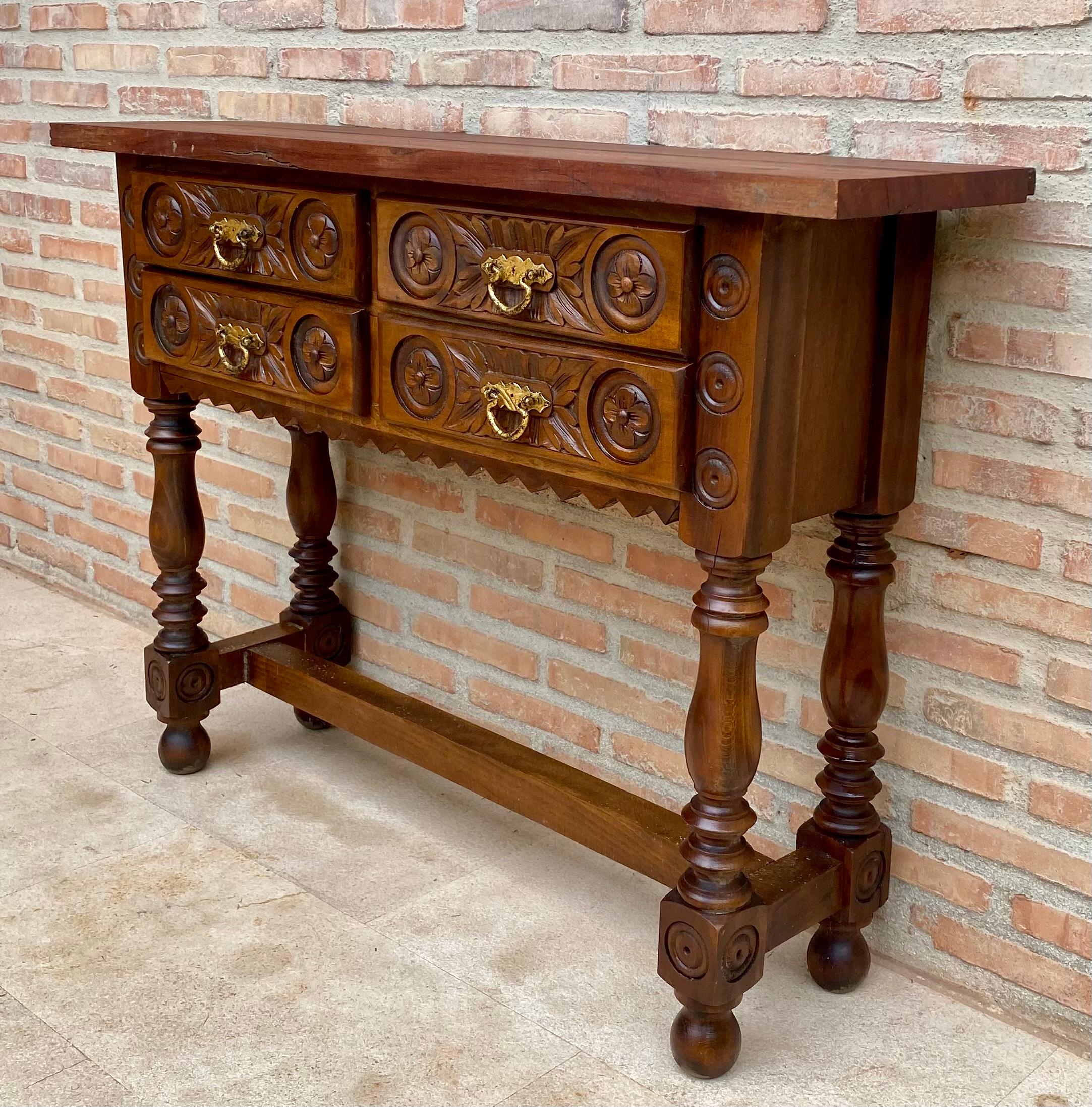 Early 20th Century Spanish Carved Console Table with Four Drawers, 1930s For Sale 1