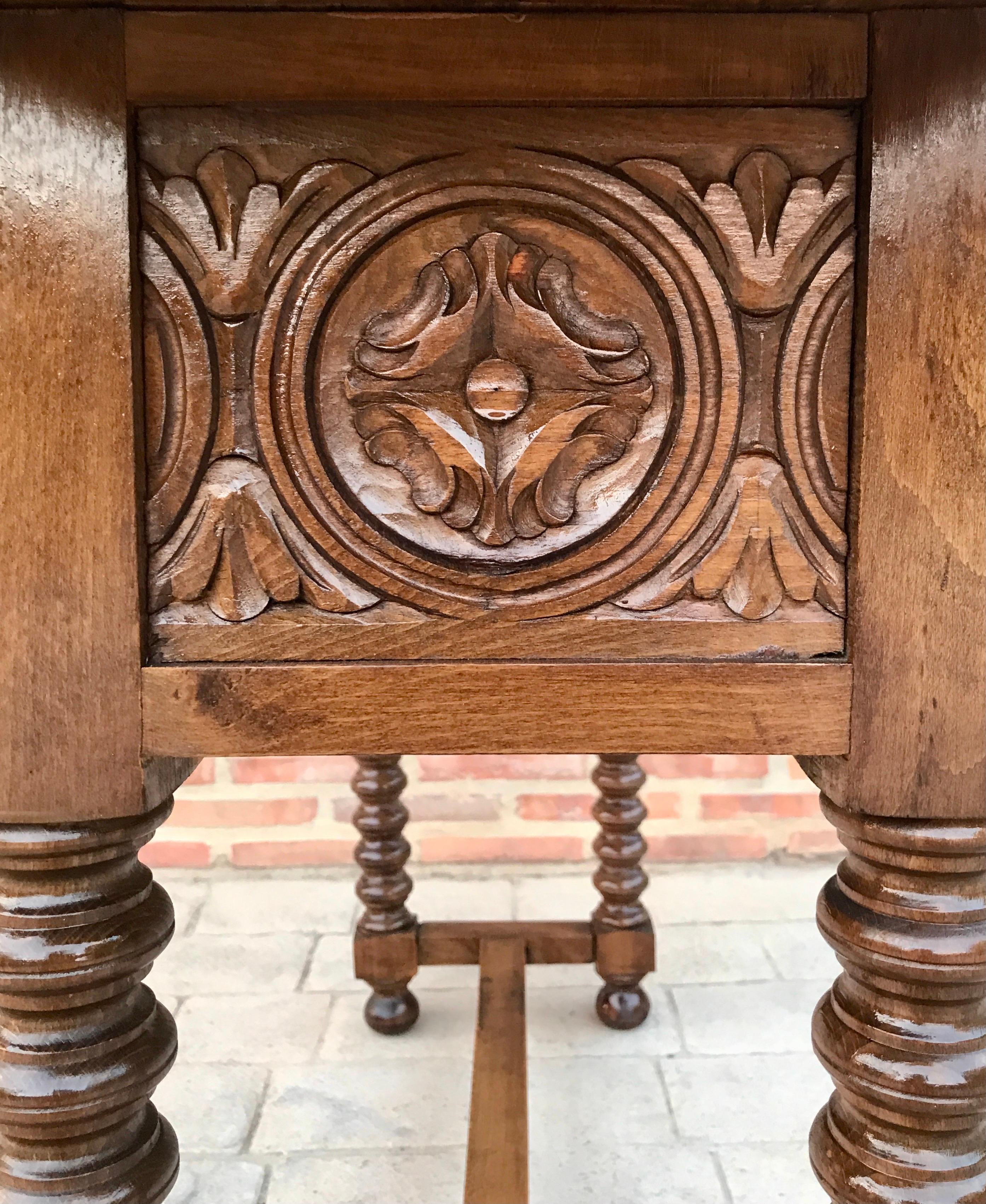 Early 20th Century Spanish Carved Console Table with Turned Legs 5
