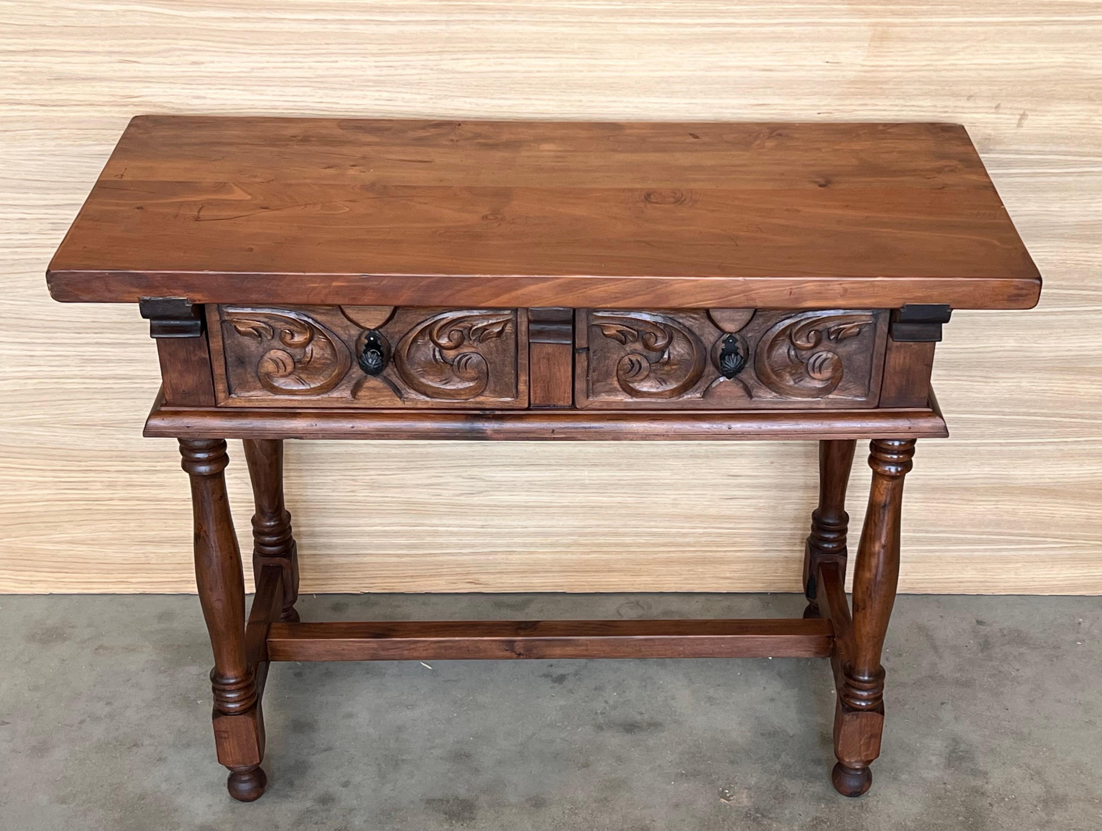 Early 20th Century Spanish Carved Console Table with Turned Legs For Sale 5