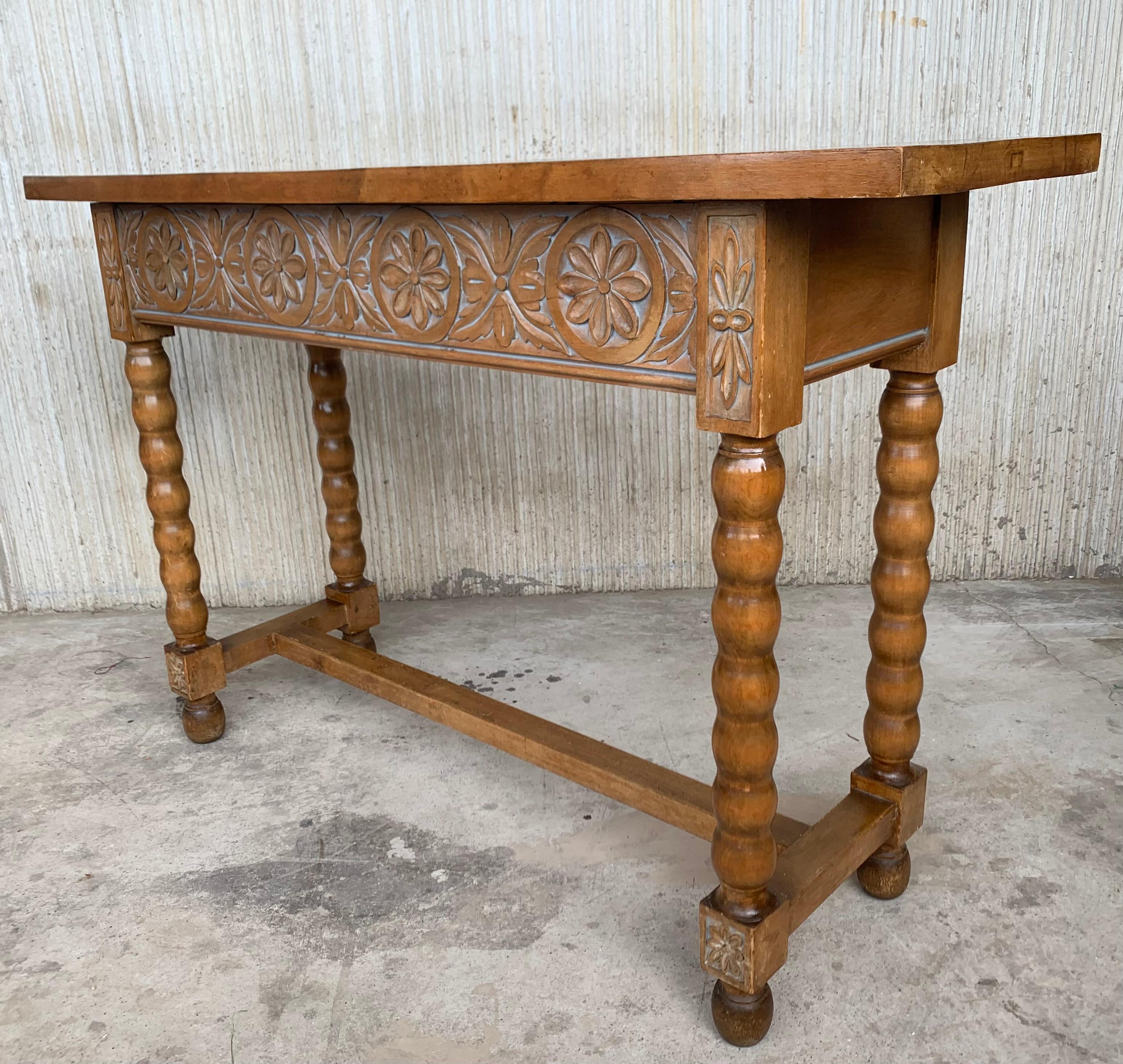 Early 20th Century Spanish Carved Console Table with Turned Legs 4