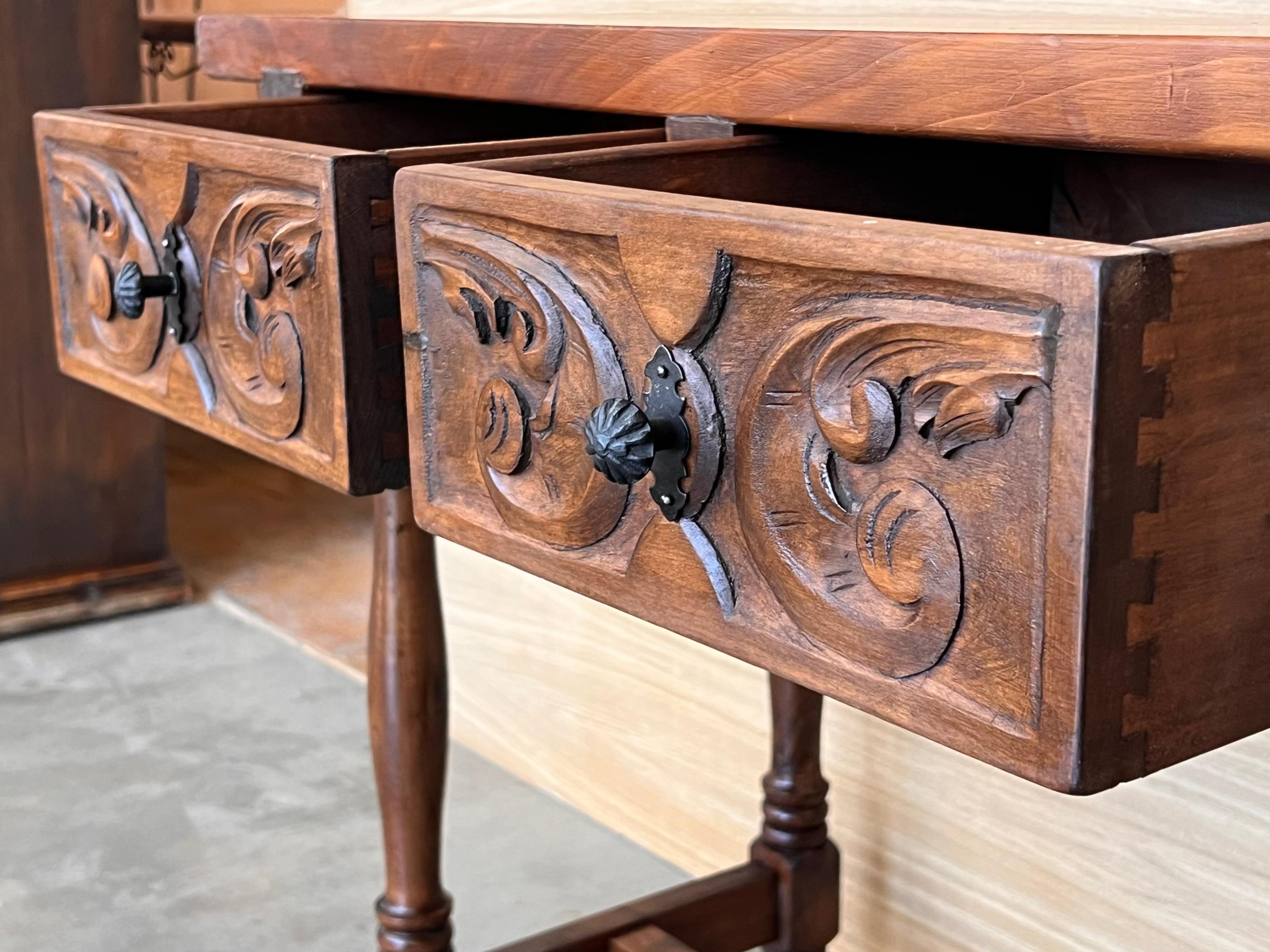 Early 20th Century Spanish Carved Console Table with Turned Legs For Sale 7