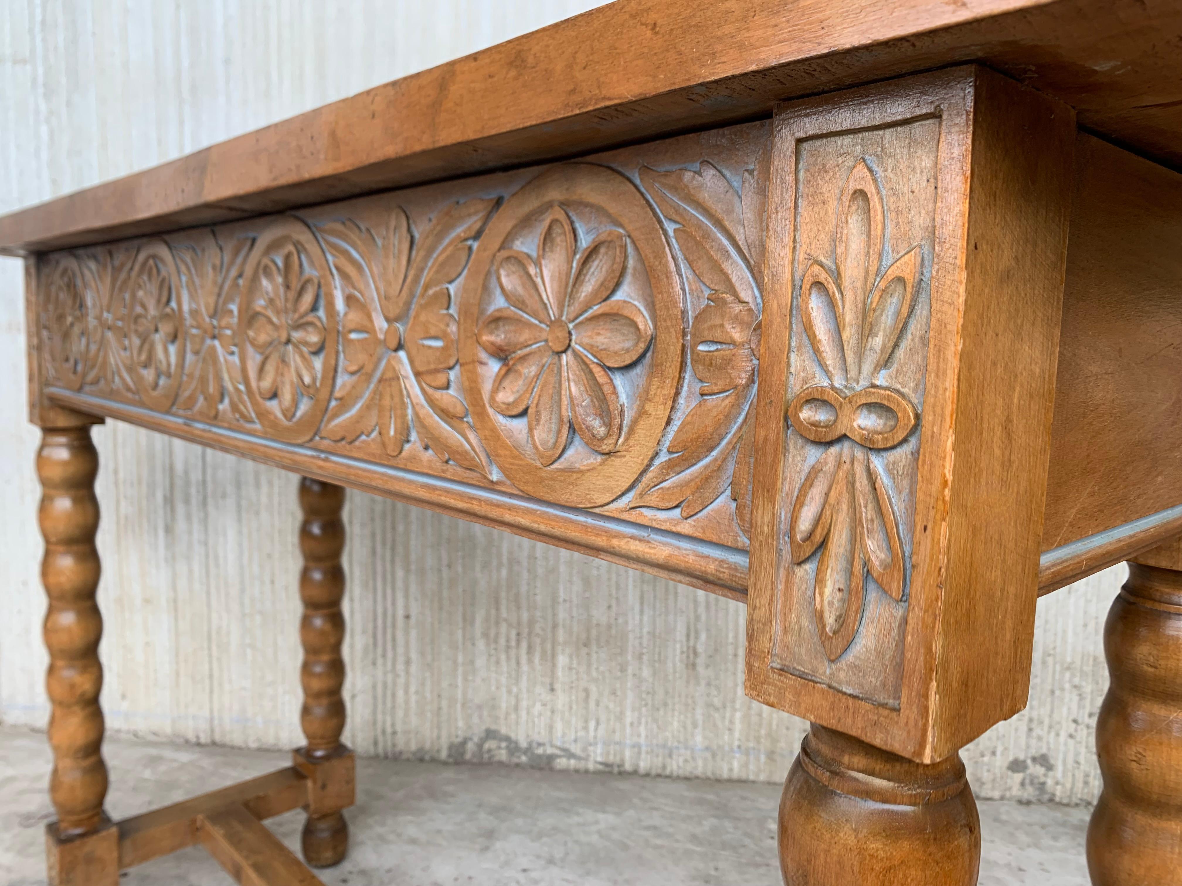 Early 20th Century Spanish Carved Console Table with Turned Legs 5