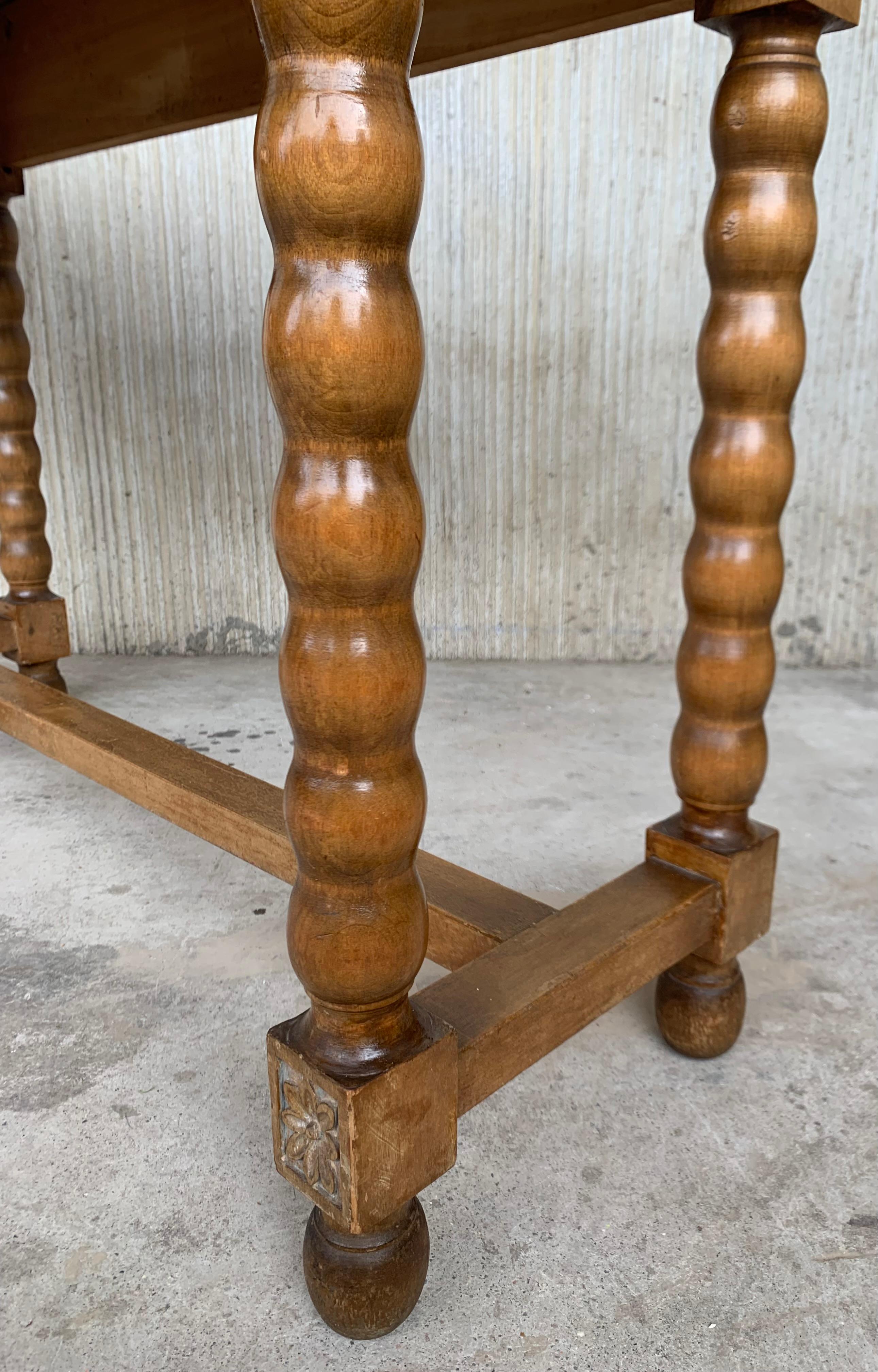 Early 20th Century Spanish Carved Console Table with Turned Legs 6