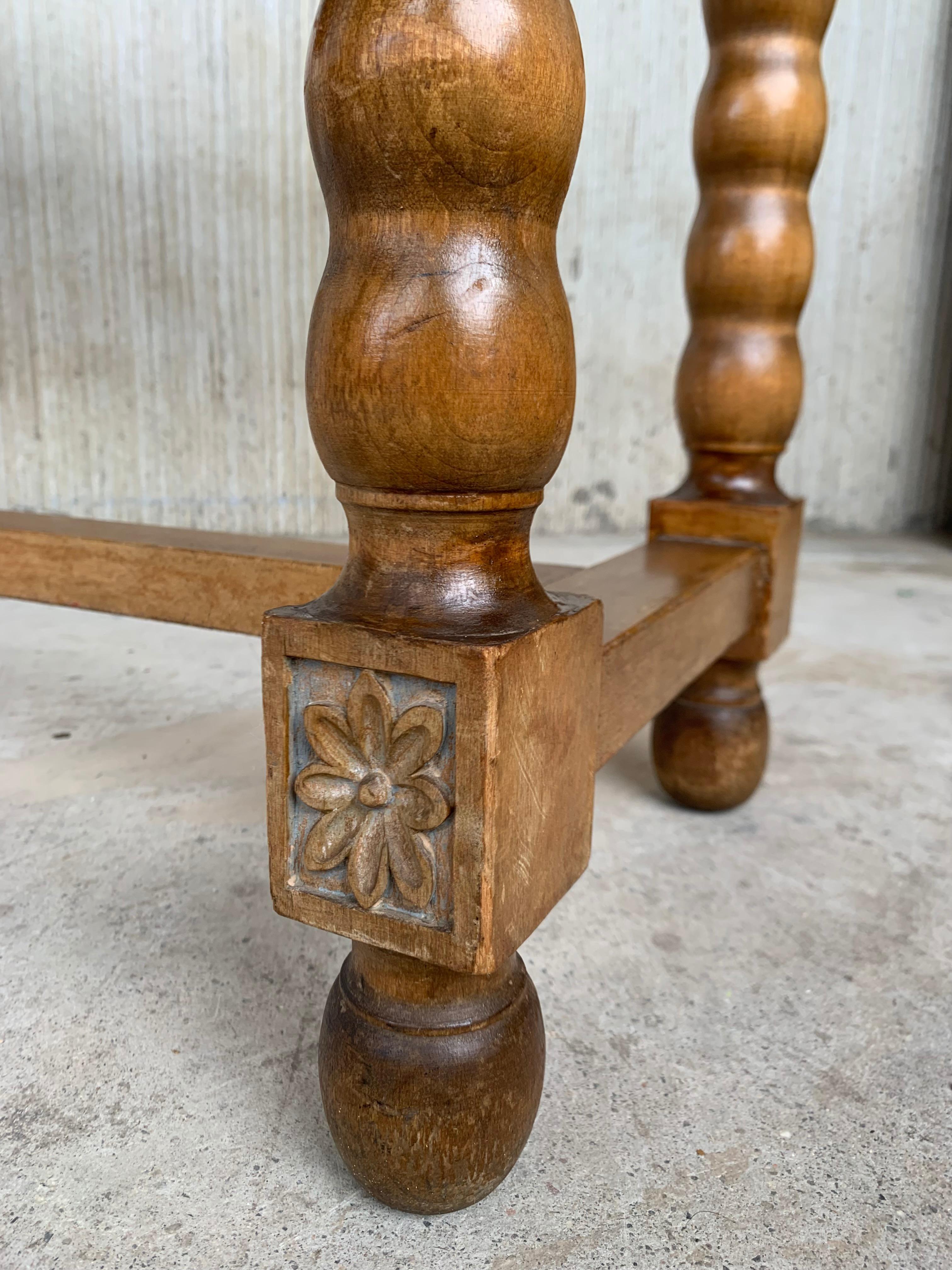Early 20th Century Spanish Carved Console Table with Turned Legs 7