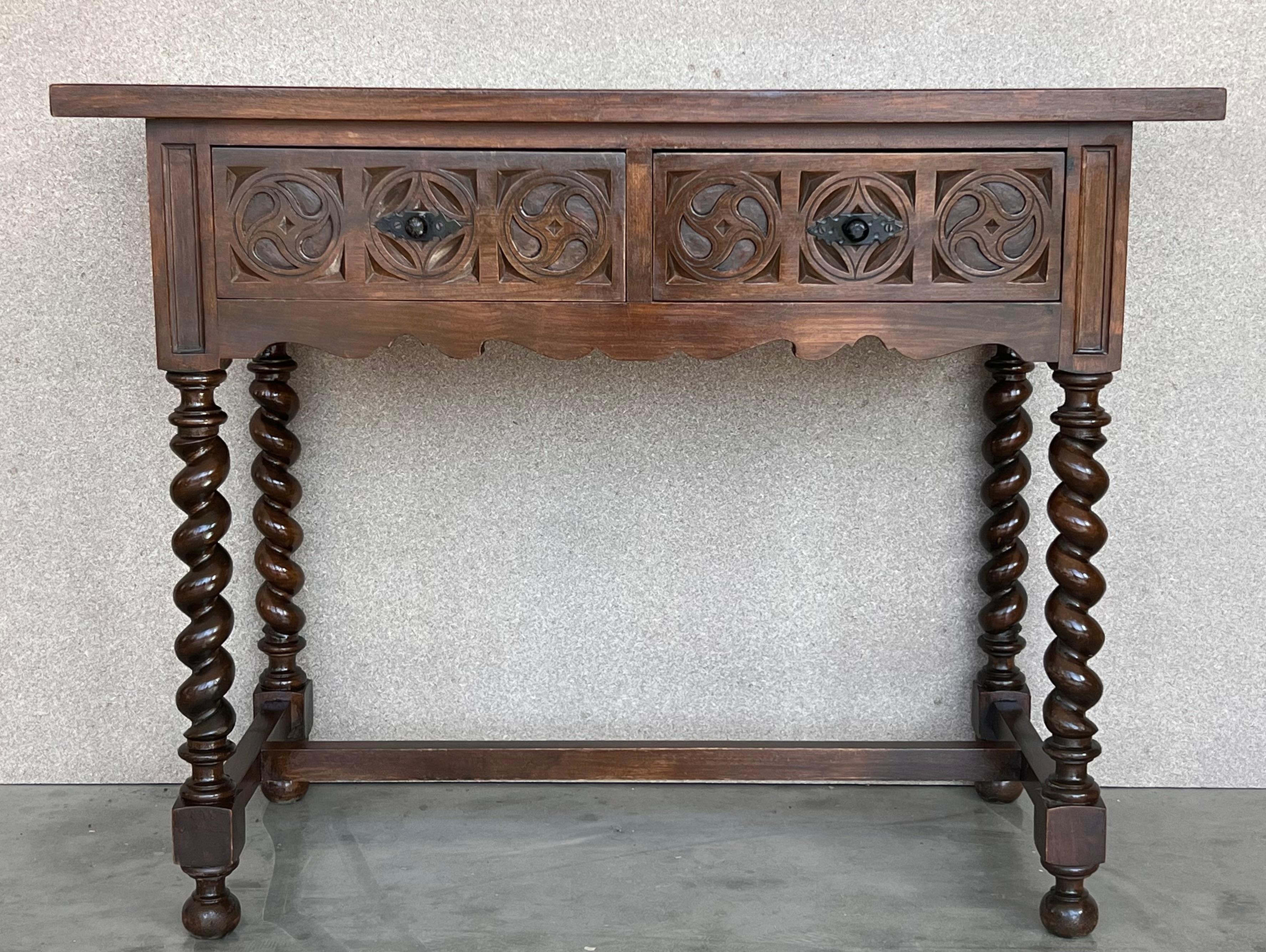 Early 20th century carved Spanish console with turned legs and a drawer with hardware

This table with character is of rare narrow depth. It is characteristic of Spanish Baroque furniture with a thick one-piece top, a simple and bold chip-carved