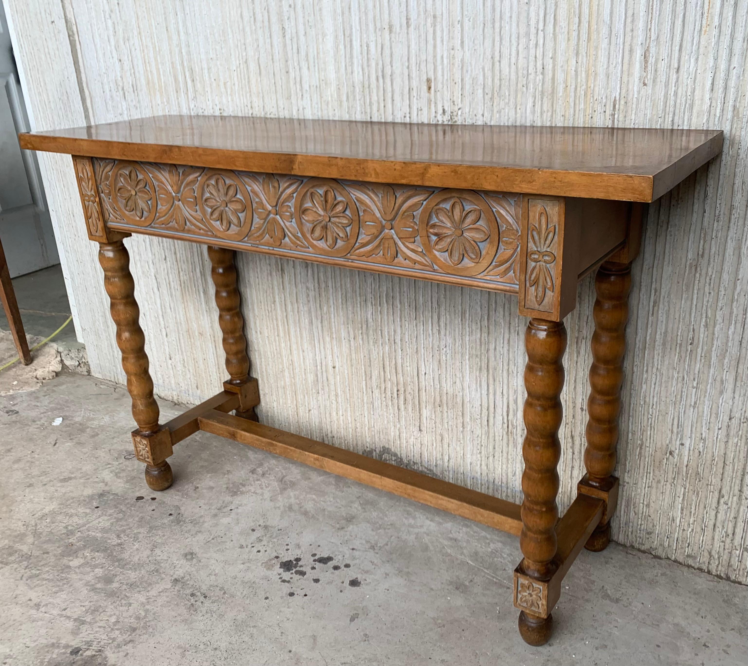 Early 20th Century Spanish Carved Console Table with Turned Legs In Good Condition In Miami, FL