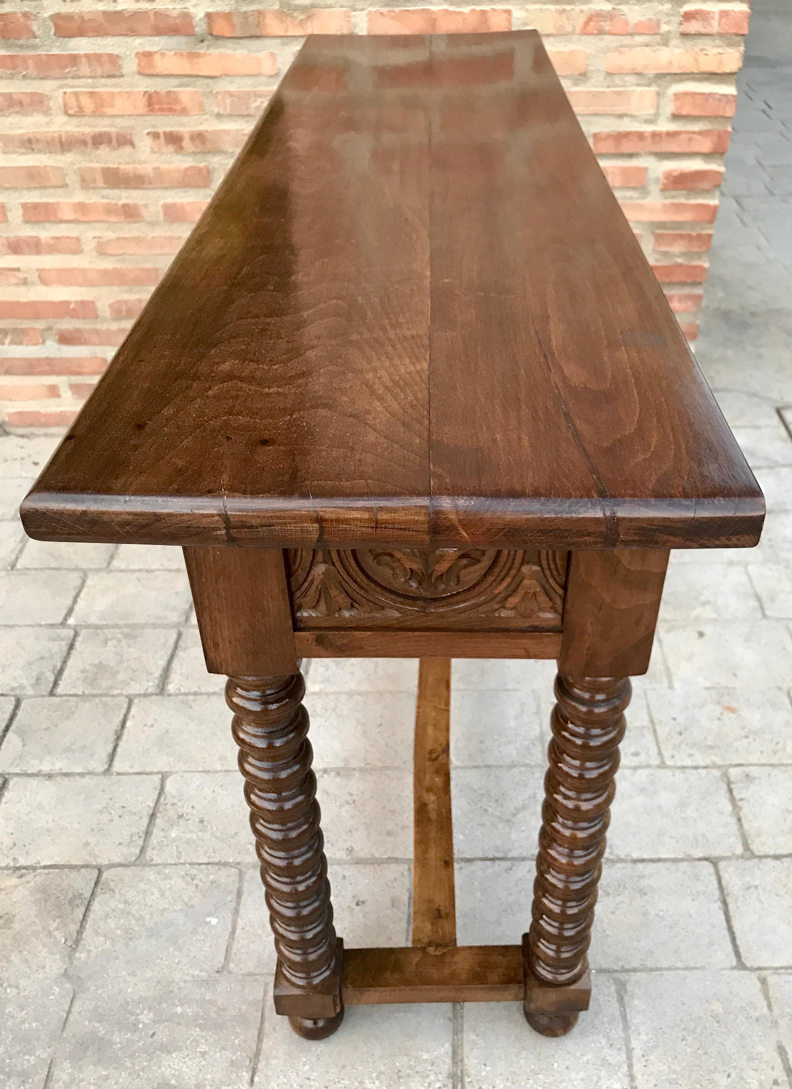 Early 20th Century Spanish Carved Console Table with Turned Legs 1