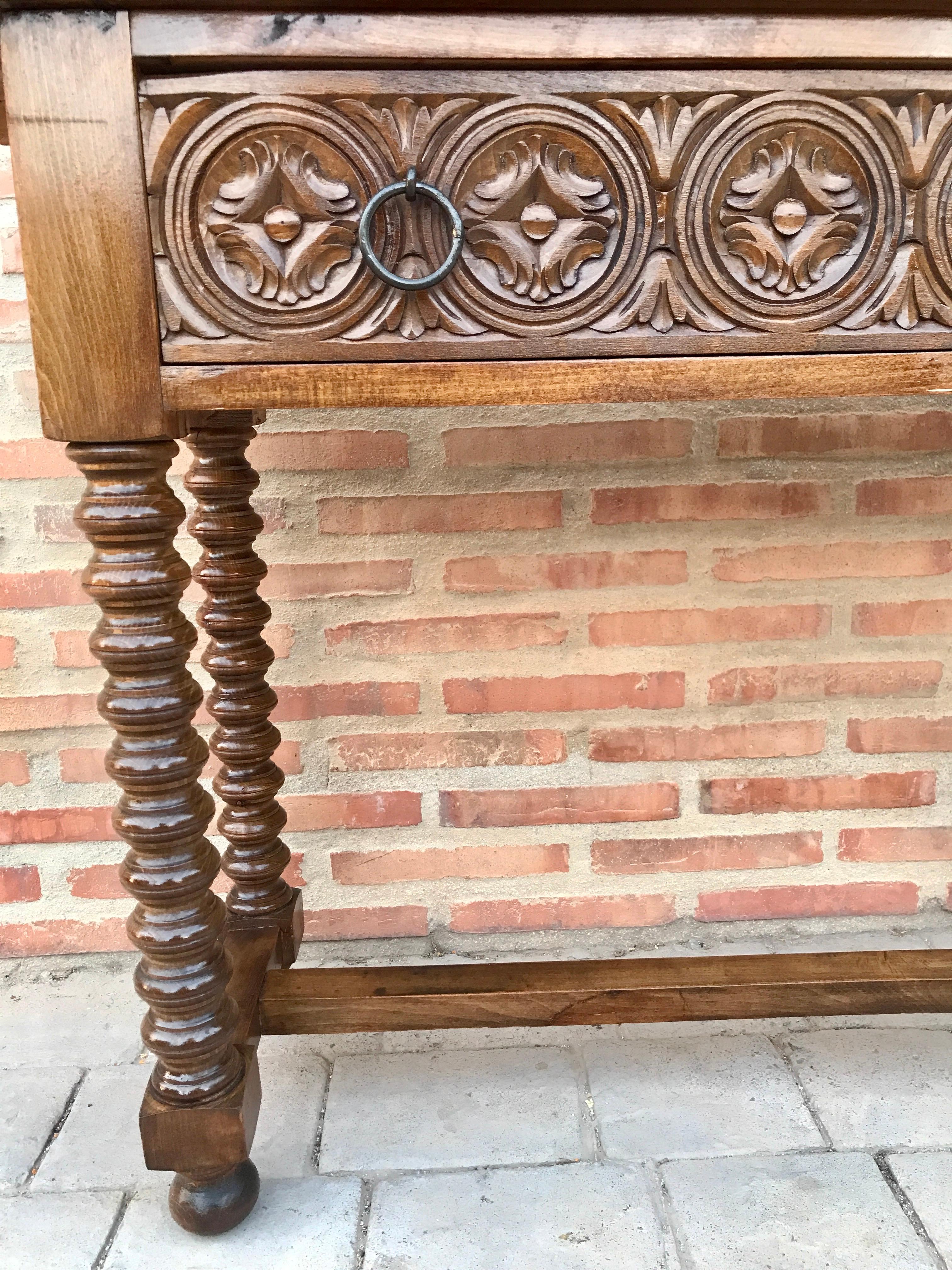 Early 20th Century Spanish Carved Console Table with Turned Legs 1
