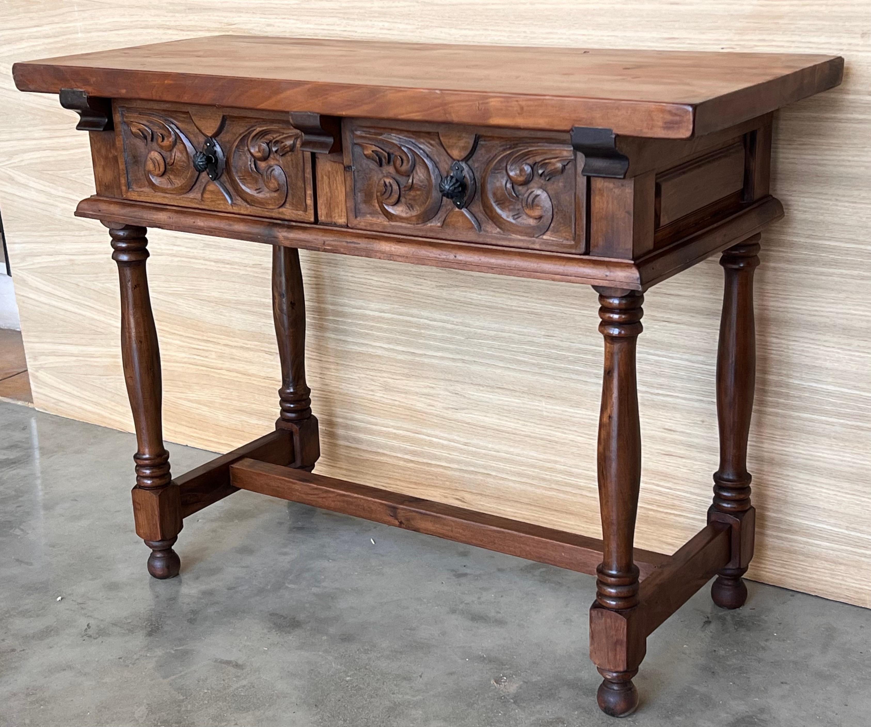 Early 20th Century Spanish Carved Console Table with Turned Legs For Sale 1