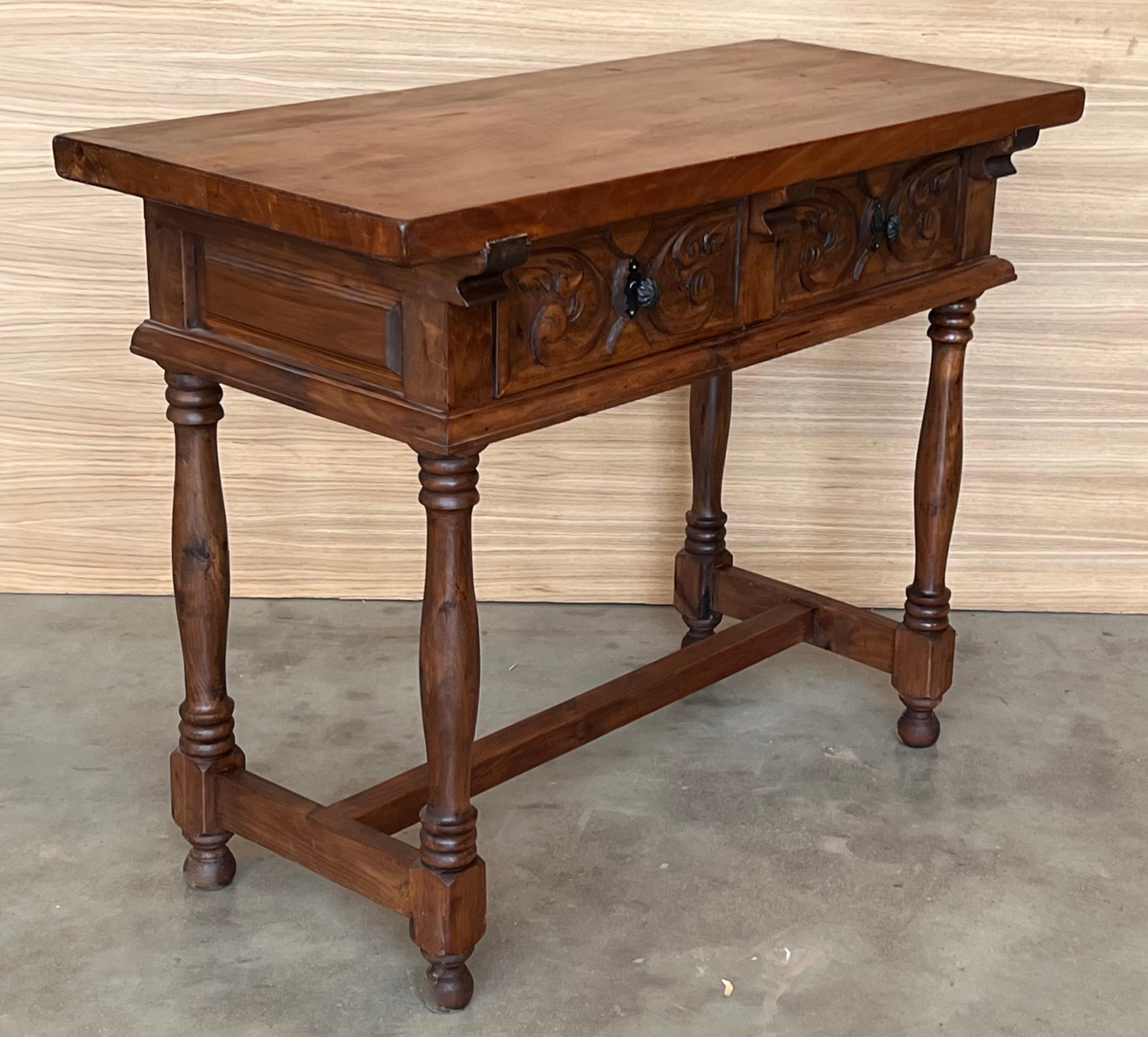Early 20th Century Spanish Carved Console Table with Turned Legs For Sale 2