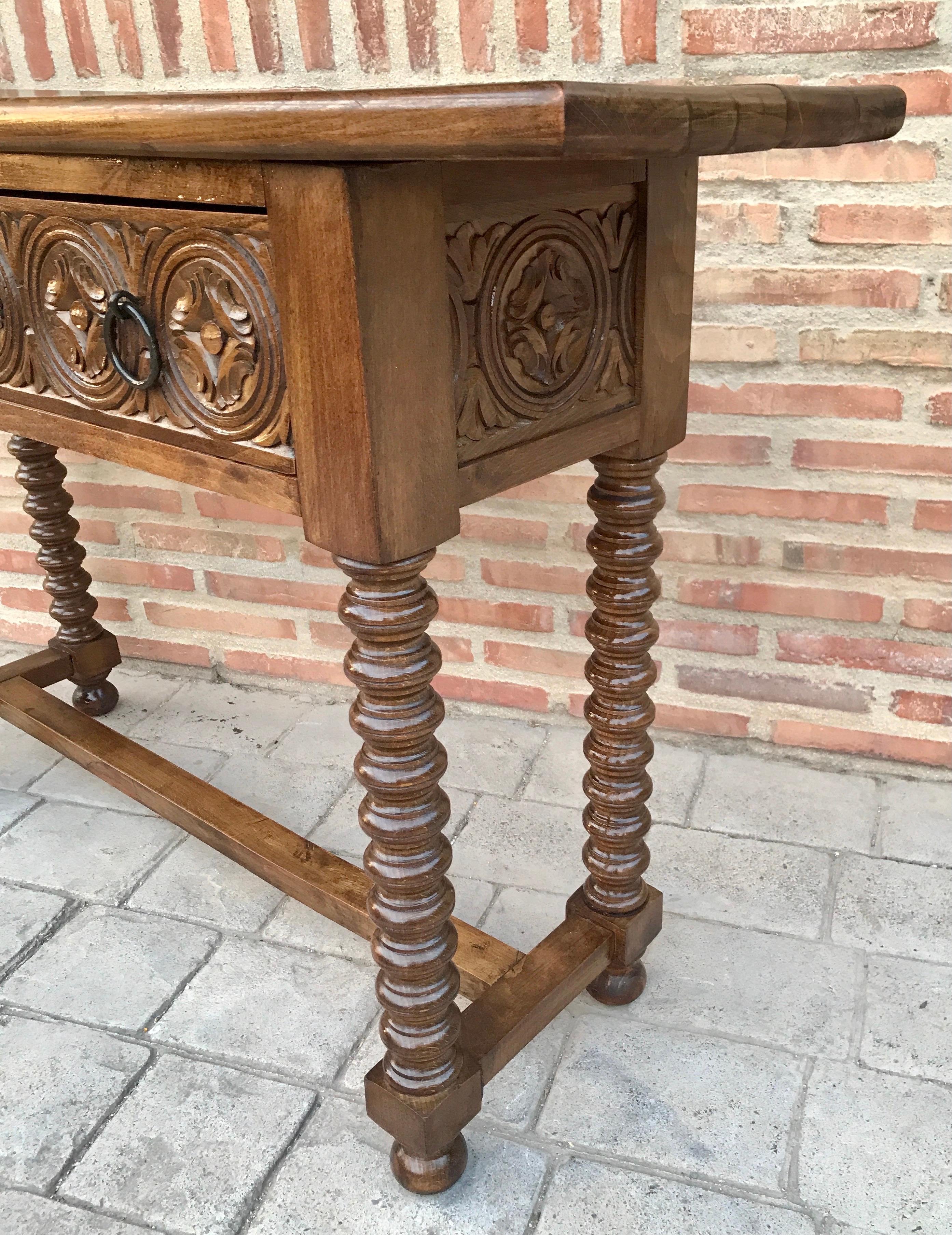 Early 20th Century Spanish Carved Console Table with Turned Legs 3