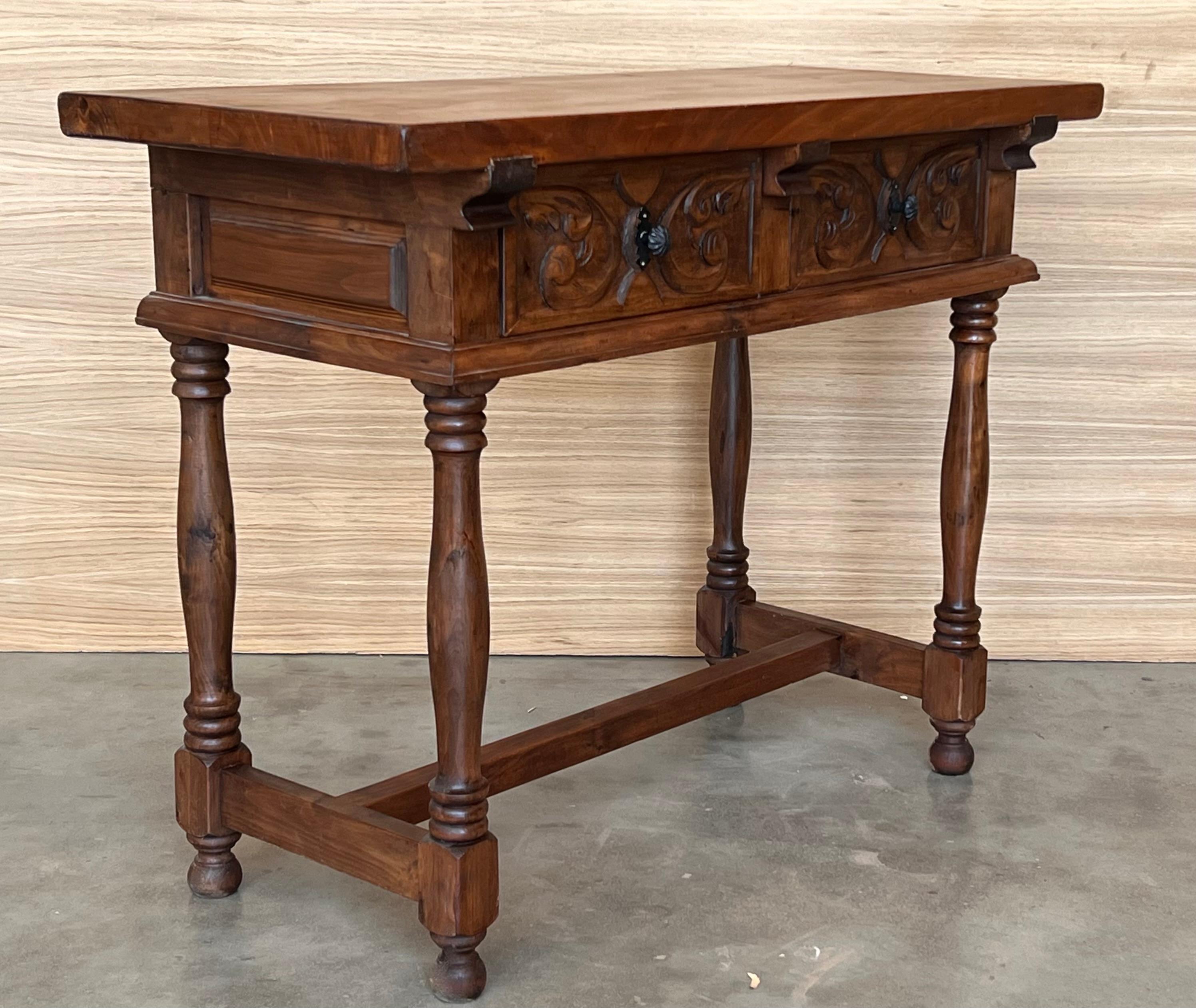 Early 20th Century Spanish Carved Console Table with Turned Legs For Sale 3