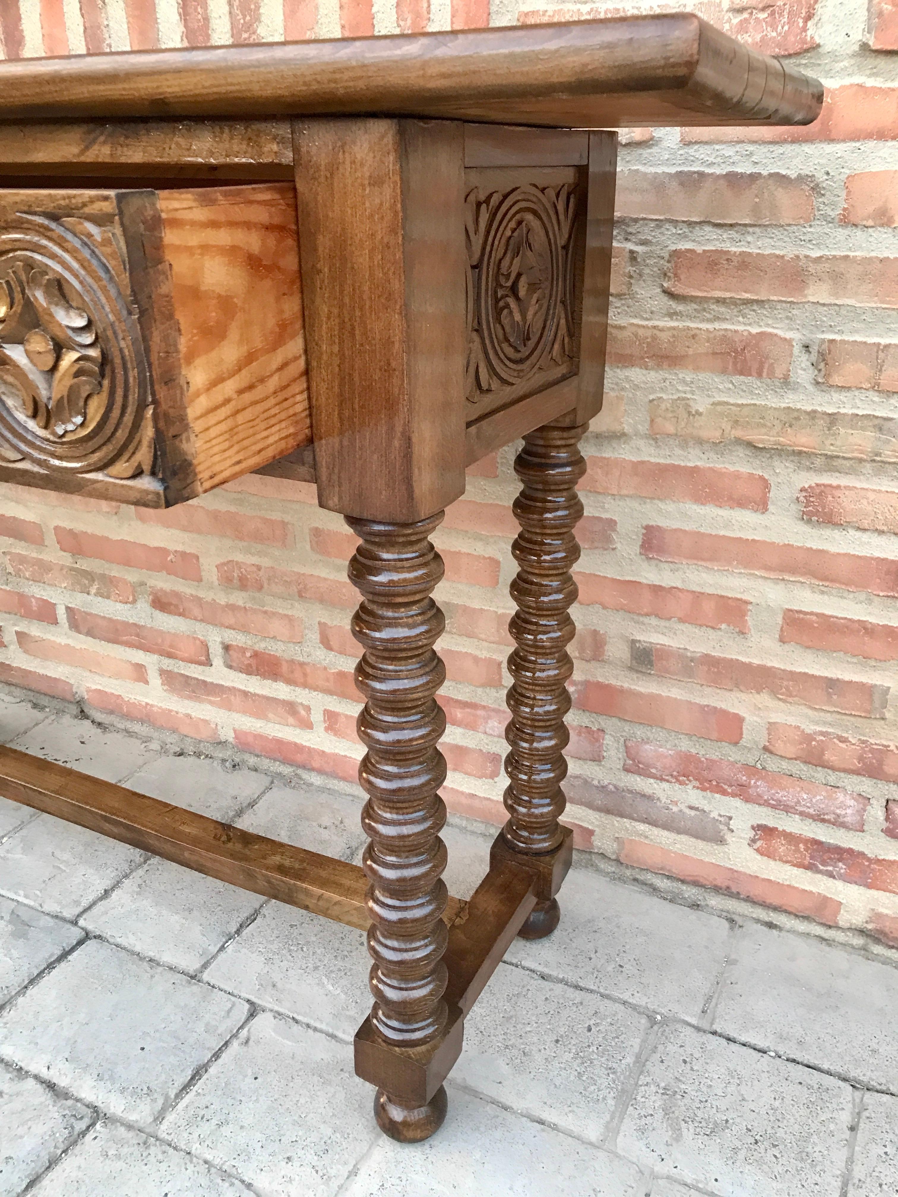 Early 20th Century Spanish Carved Console Table with Turned Legs 4