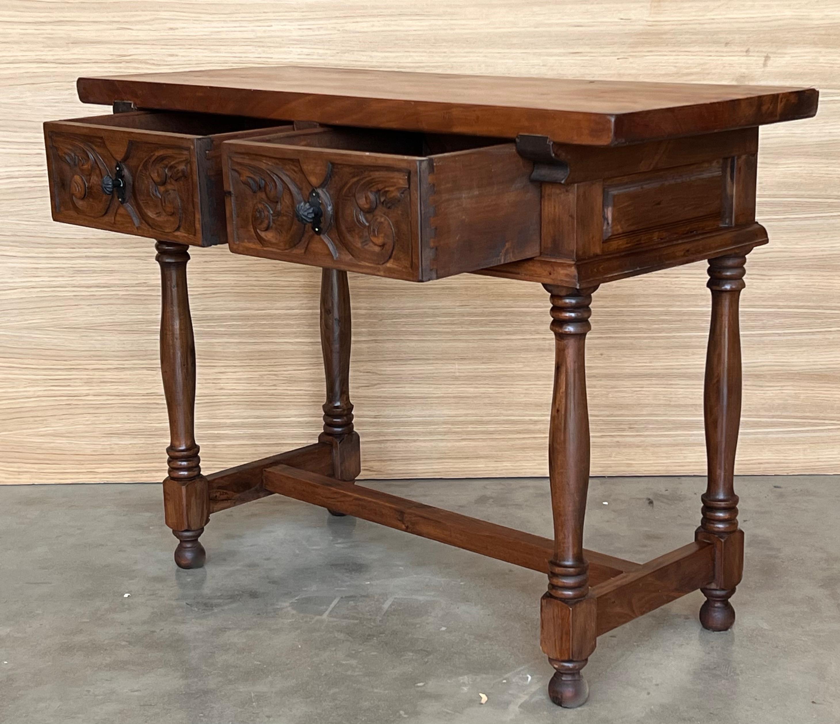Early 20th Century Spanish Carved Console Table with Turned Legs For Sale 4