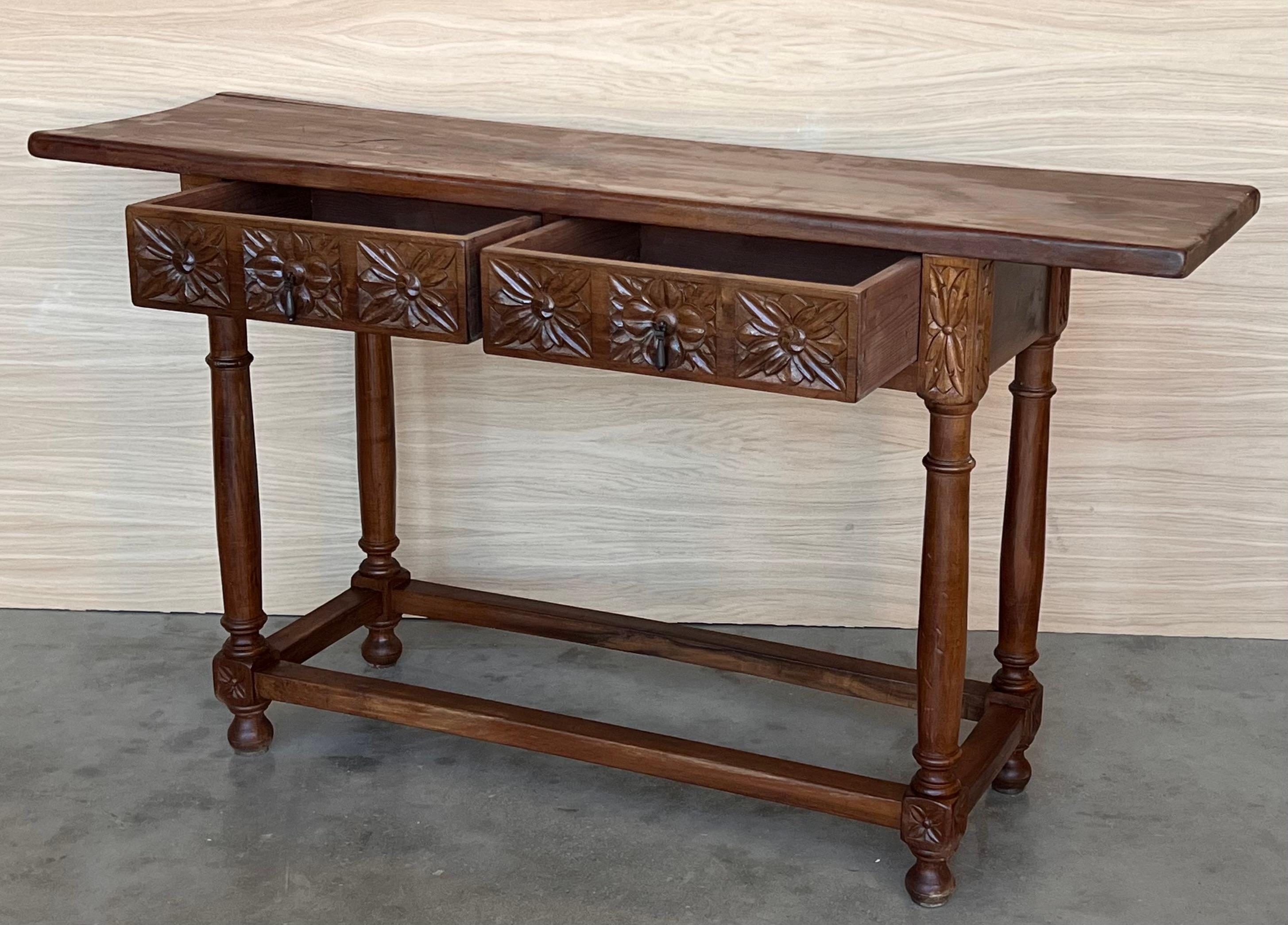 Early 20th Century Spanish Carved Console Table with Two drawers For Sale 6