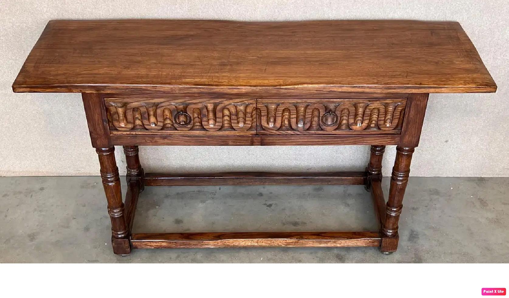 Espagnol Table console espagnole sculptée du début du 20e siècle avec deux tiroirs en vente