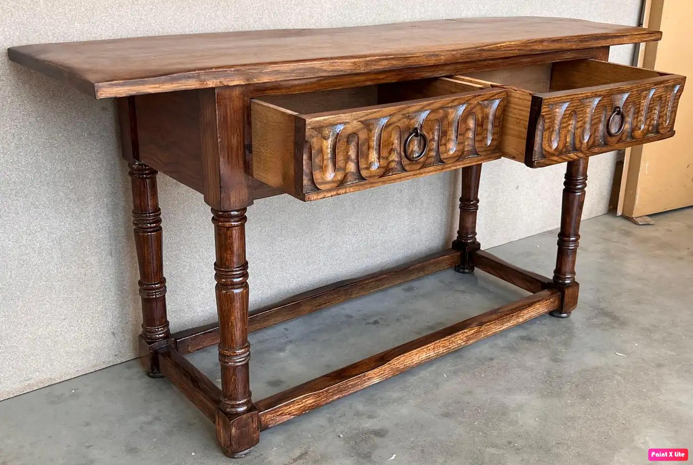 Table console espagnole sculptée du début du 20e siècle avec deux tiroirs Bon état - En vente à Miami, FL