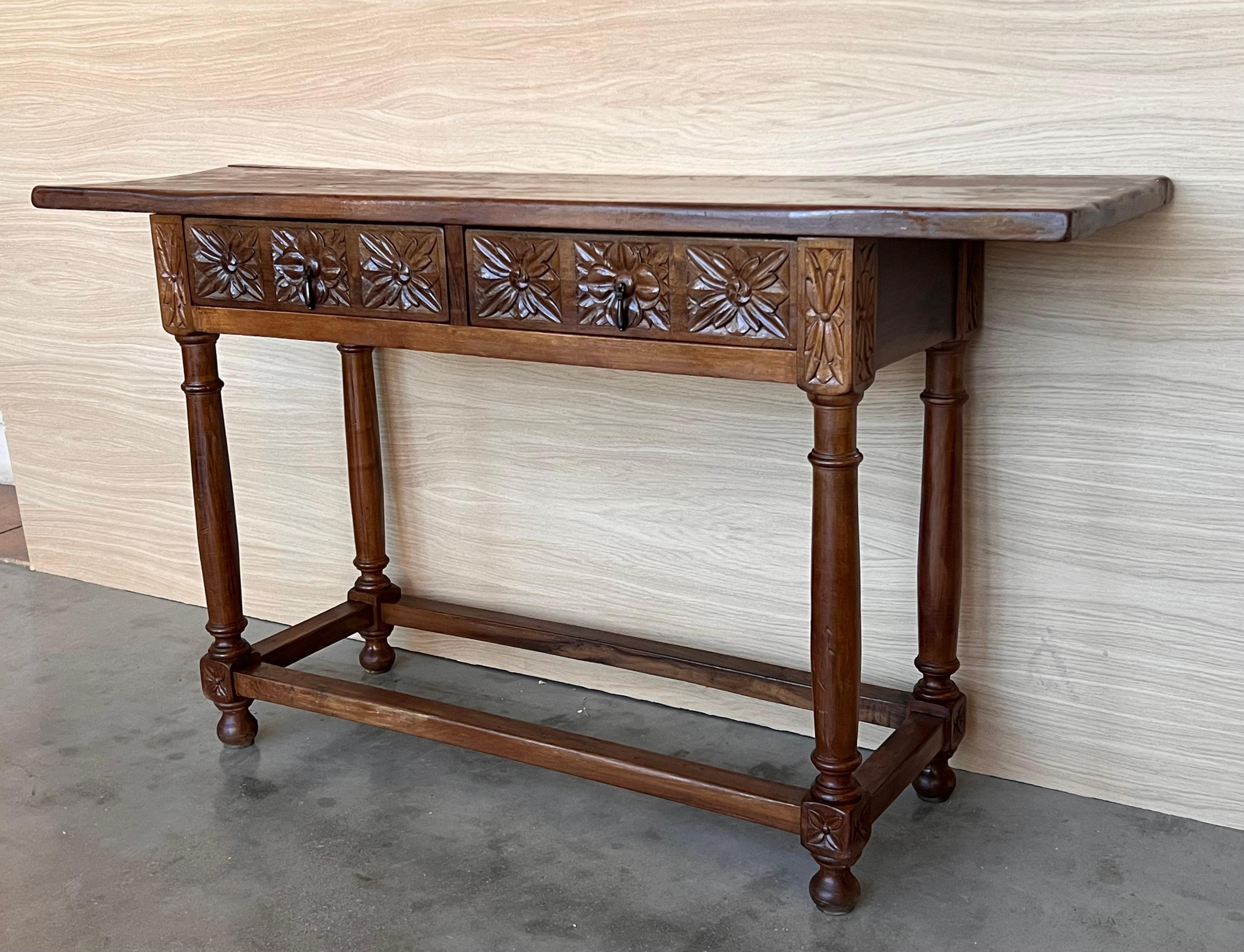 Early 20th Century Spanish Carved Console Table with Two drawers For Sale 1