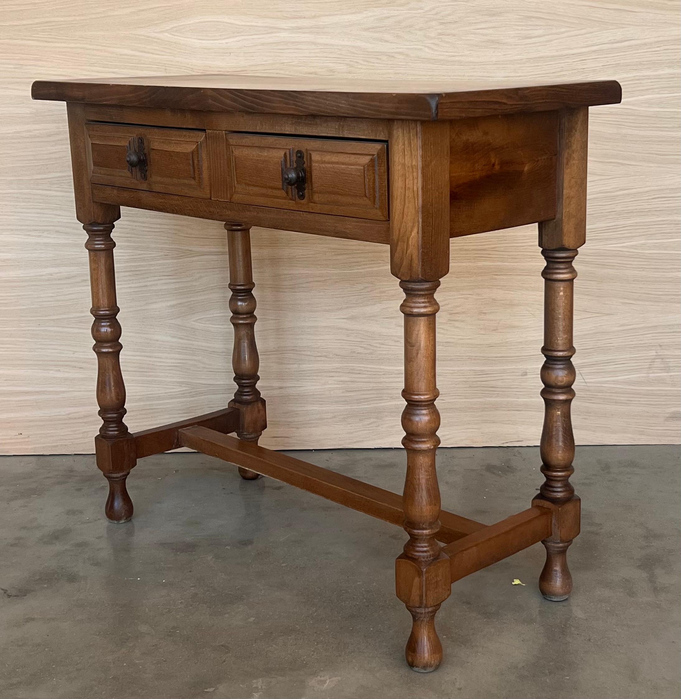 Early 20th Century Spanish Carved Console Table with Two drawers For Sale 1