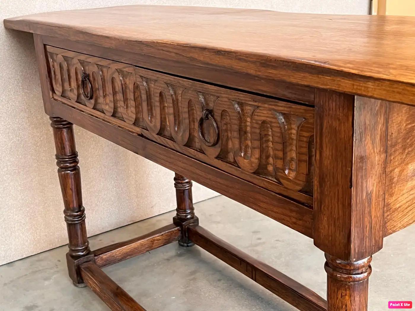 Early 20th Century Spanish Carved Console Table with Two drawers For Sale 2