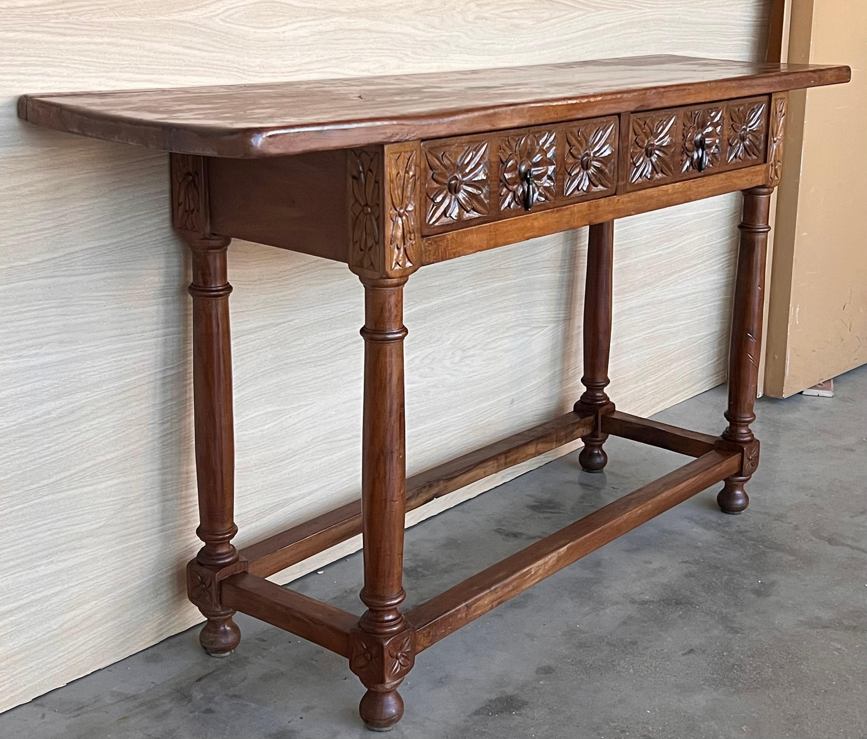 Early 20th Century Spanish Carved Console Table with Two drawers For Sale 3