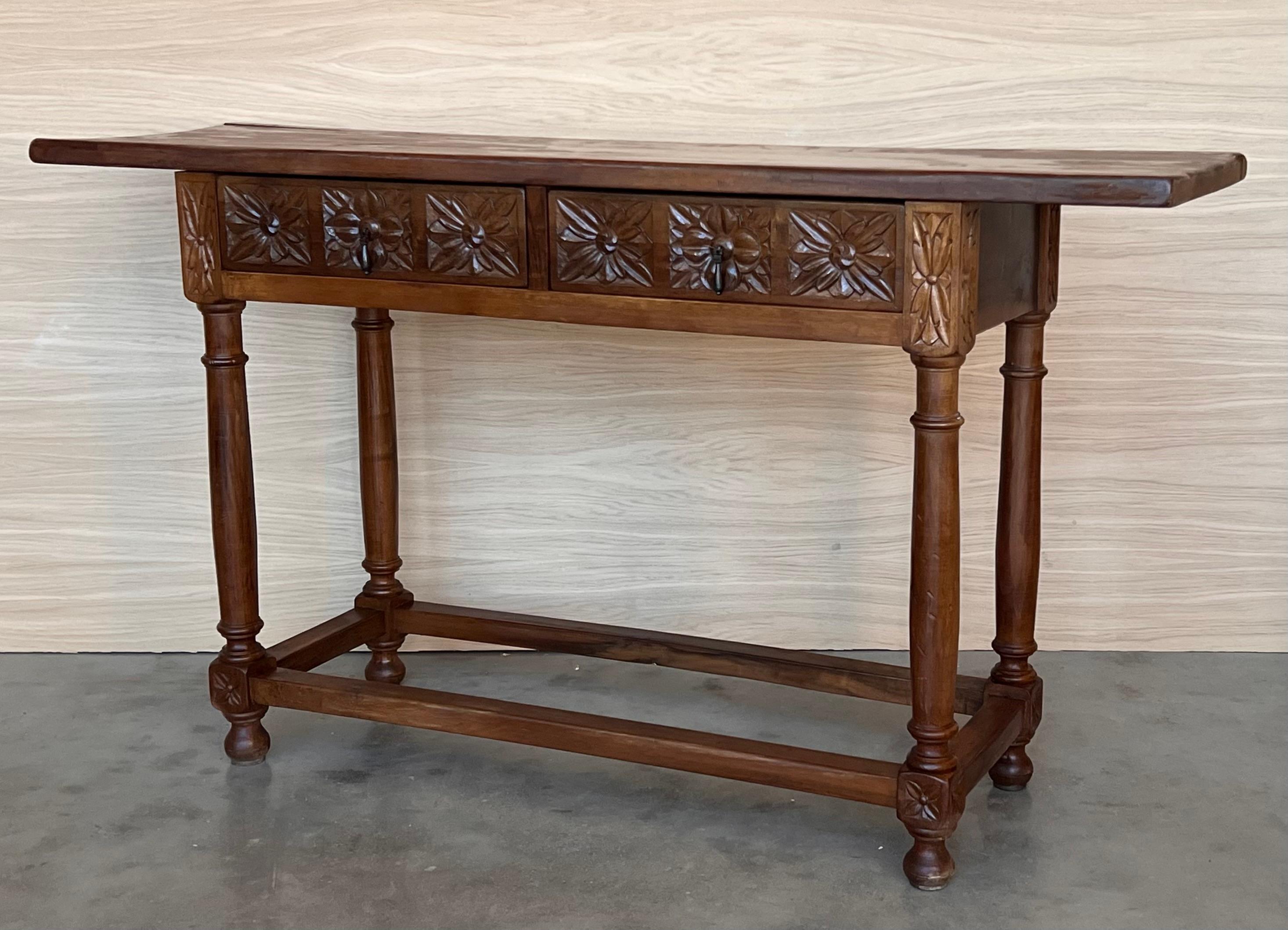 Early 20th Century Spanish Carved Console Table with Two drawers For Sale 4