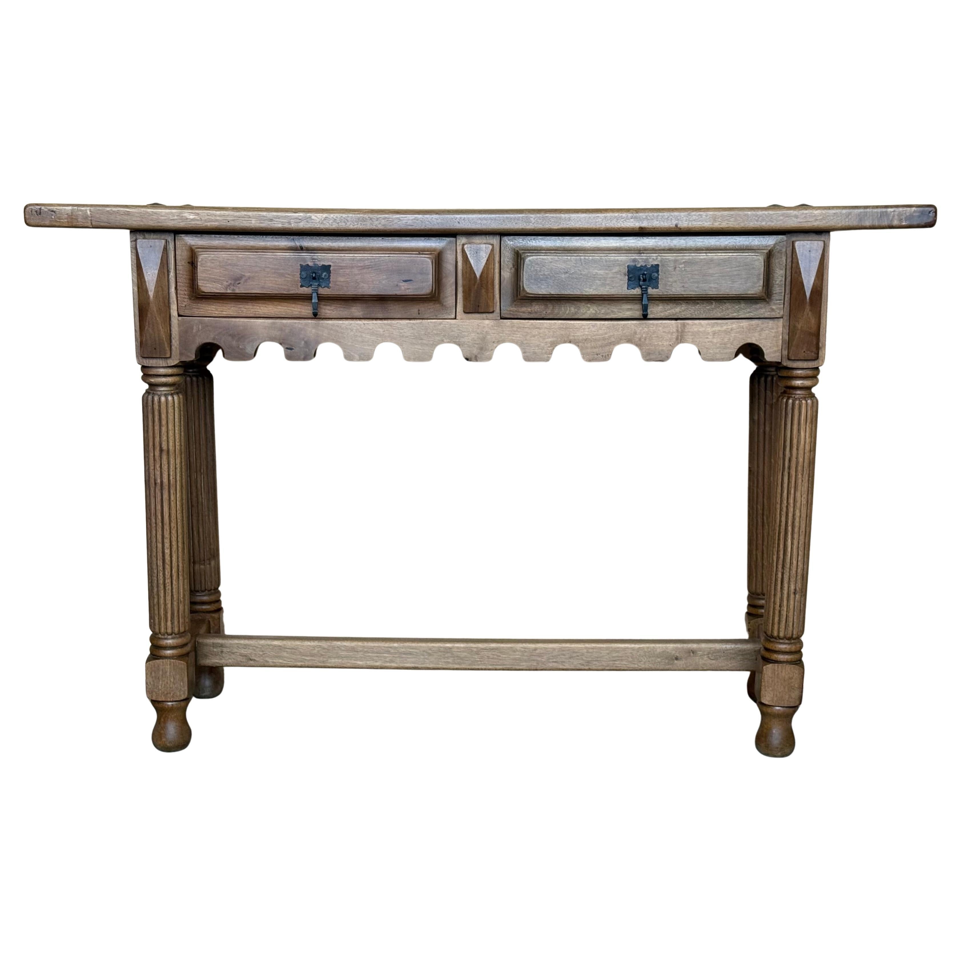 Early 20th Century Spanish Carved Light Walnut Console Table with Fluted Legs