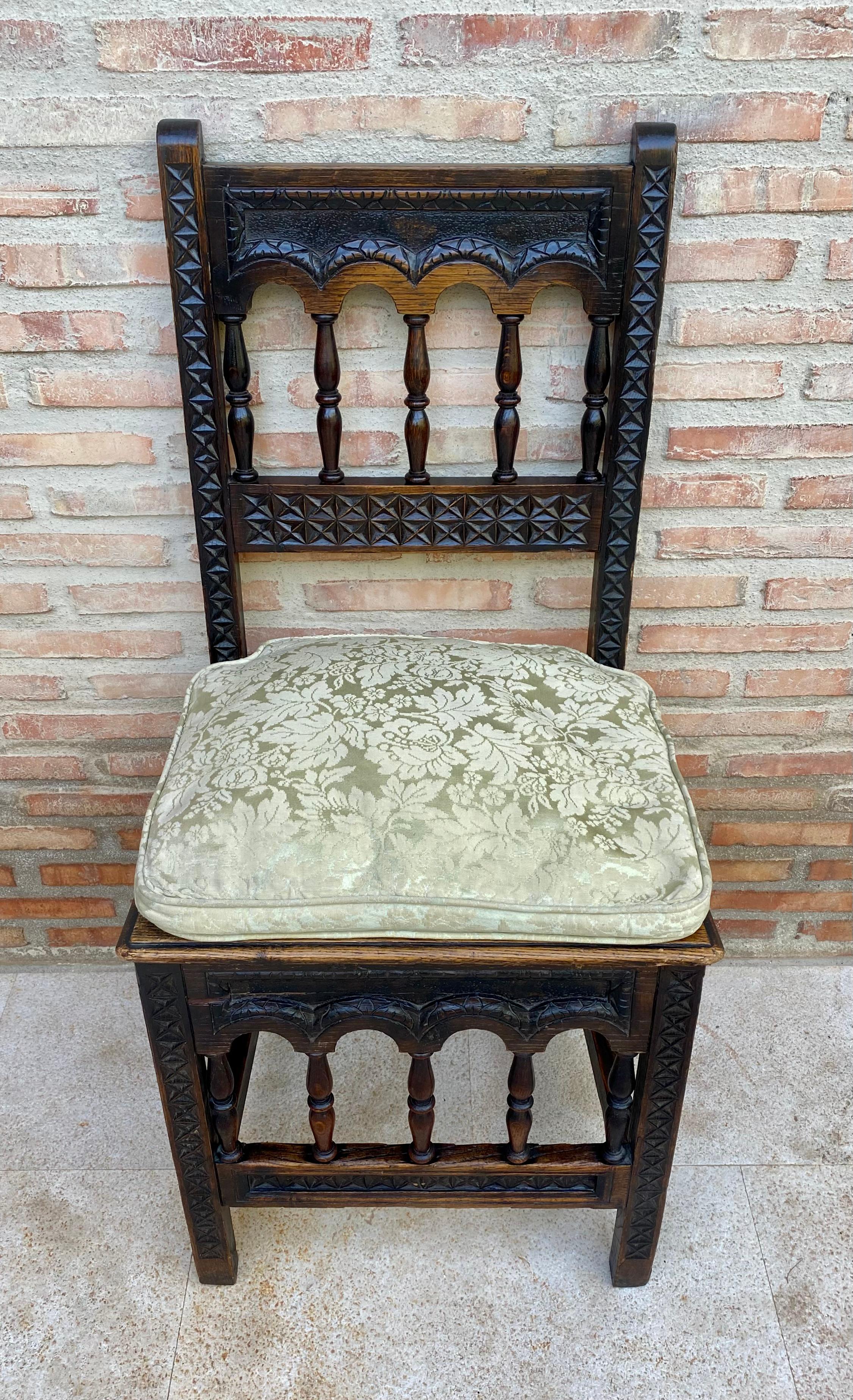 Early 20th Century Spanish Carved Oak Dining Chairs, Set of 6 In Good Condition In Miami, FL