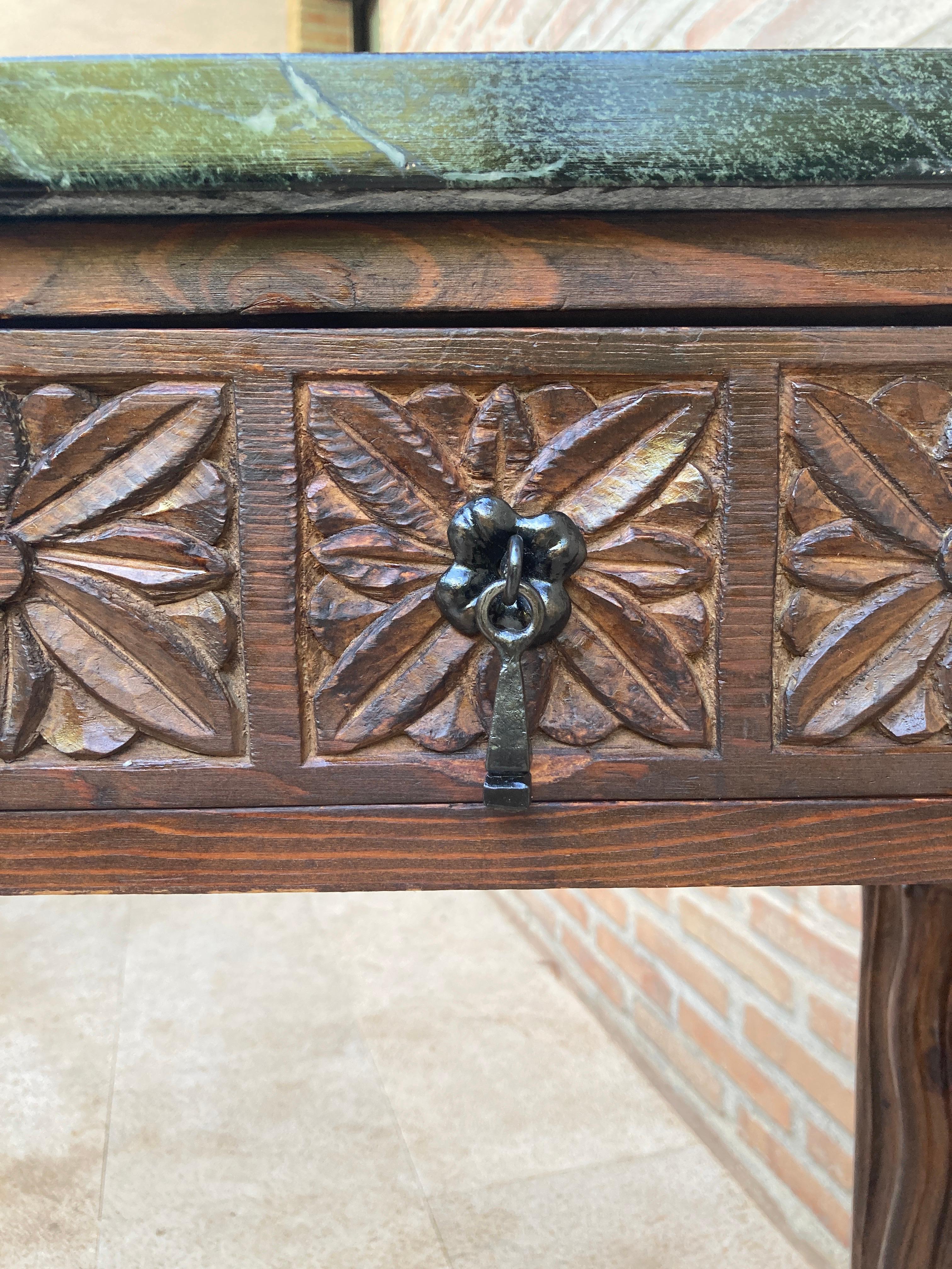 Early 20th Century Spanish Carved Walnut Console Table For Sale 5