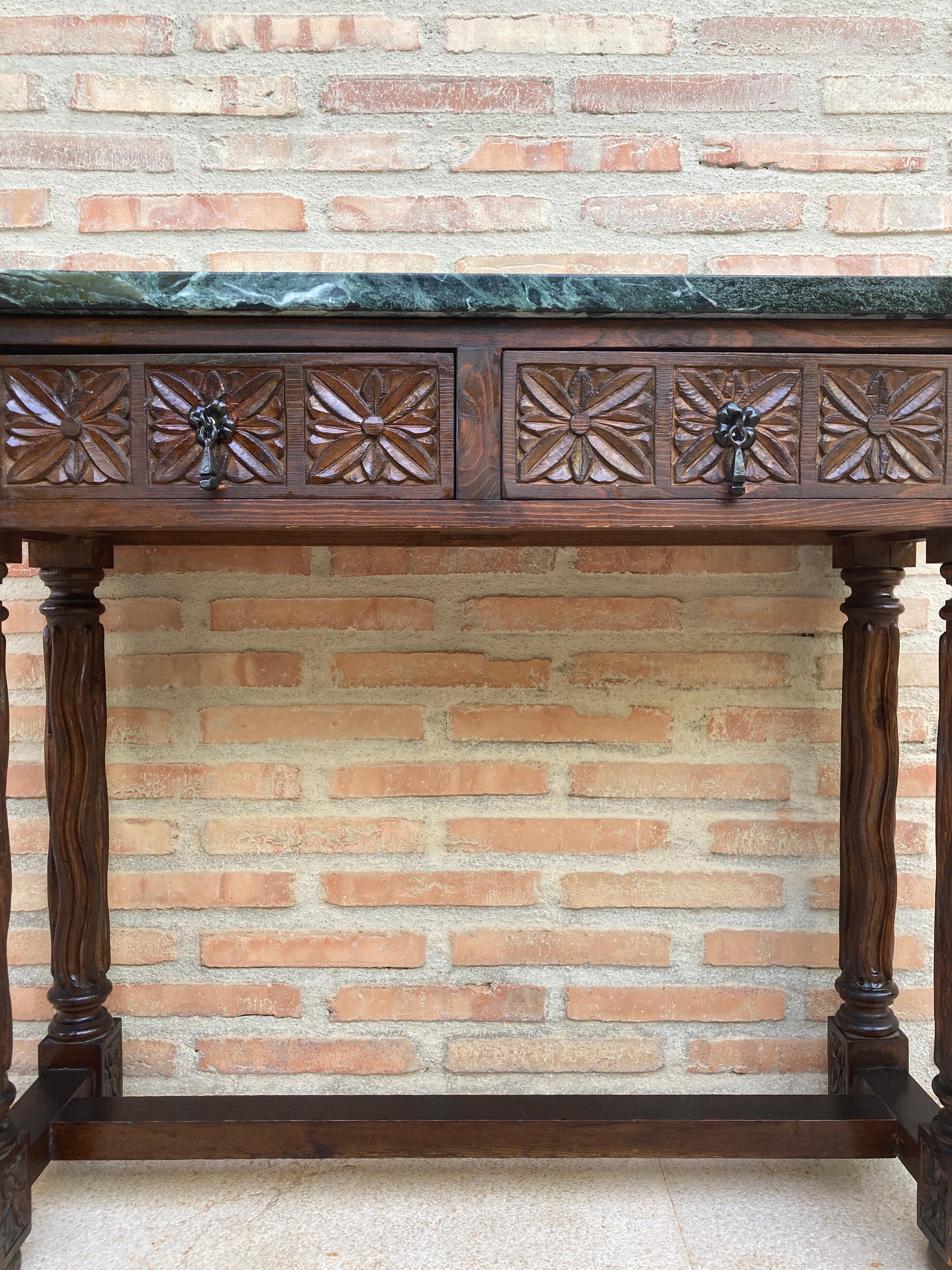 Early 20th Century Spanish Carved Walnut Console Table For Sale 1