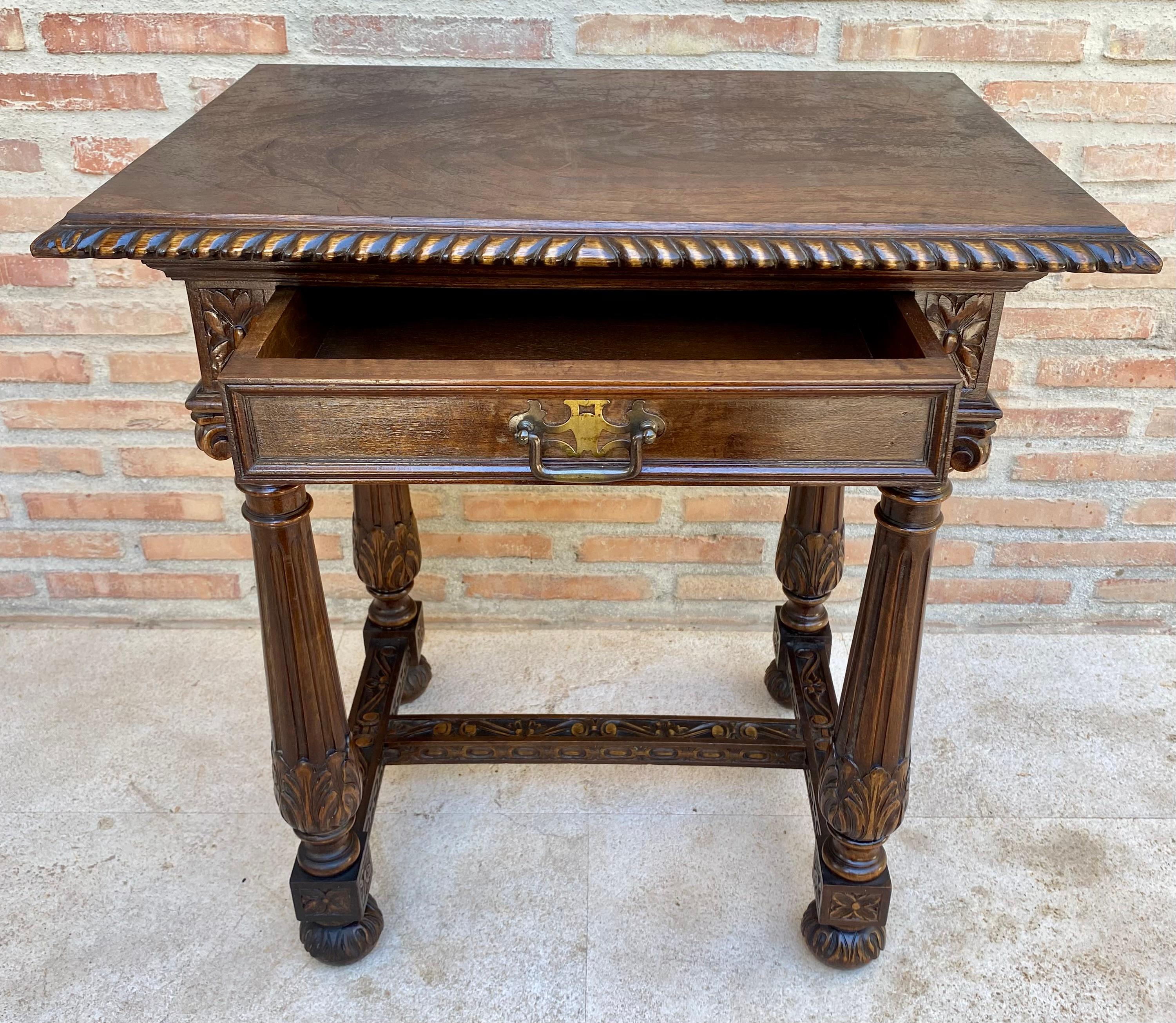 Early 20th Century Spanish Carved Walnut Side Table with One Drawer, 1940s For Sale 9