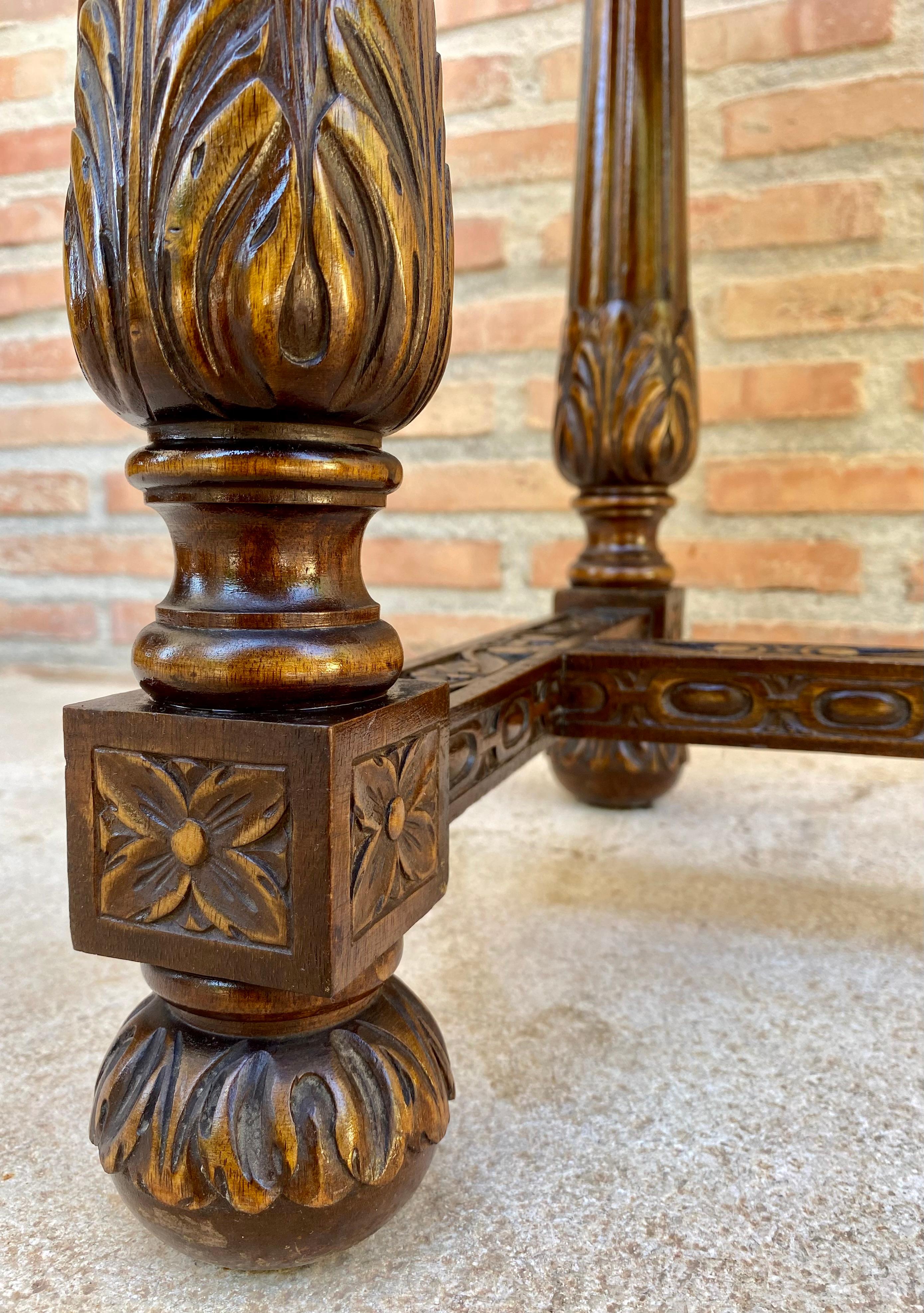 Early 20th Century Spanish Carved Walnut Side Table with One Drawer, 1940s For Sale 3