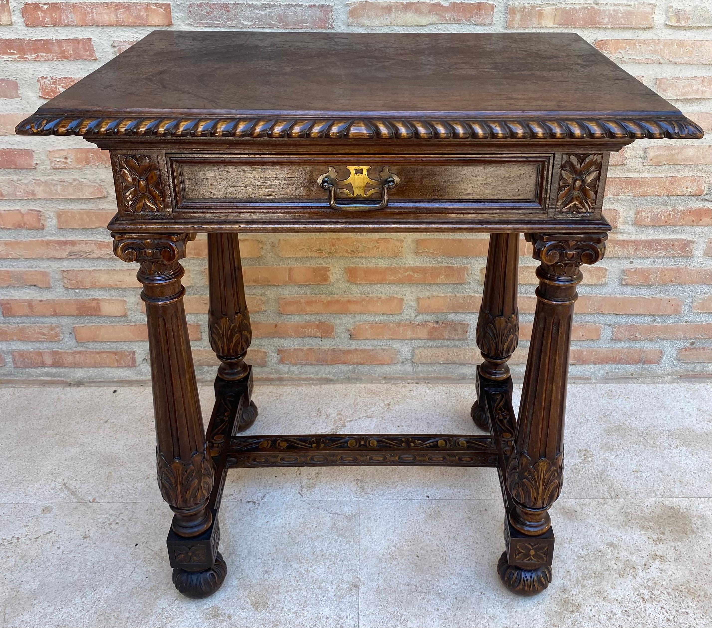 Early 20th Century Spanish Carved Walnut Side Table with One Drawer, 1940s For Sale 5